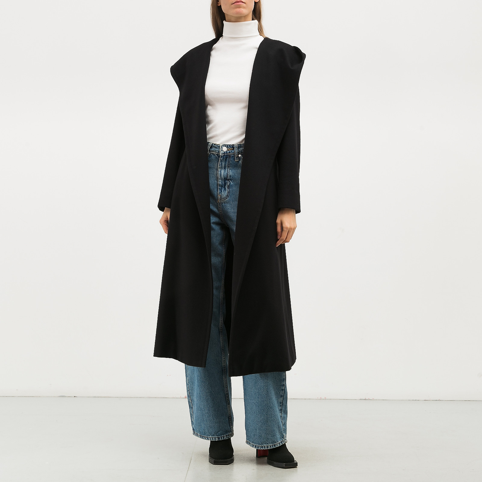 Пальто  черного цвета Max Mara - фото из каталога магазина брендовой одежды Second Friend Store Пальто Max Mara - купить оригинал в секонд-хенде SFS - 2