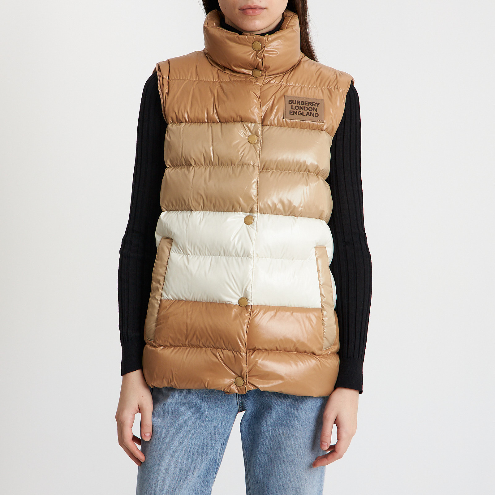 Пуховик бежевого цвета Burberry - фото из каталога магазина брендовой одежды Second Friend Store Пуховик Burberry - купить оригинал в секонд-хенде SFS - 2