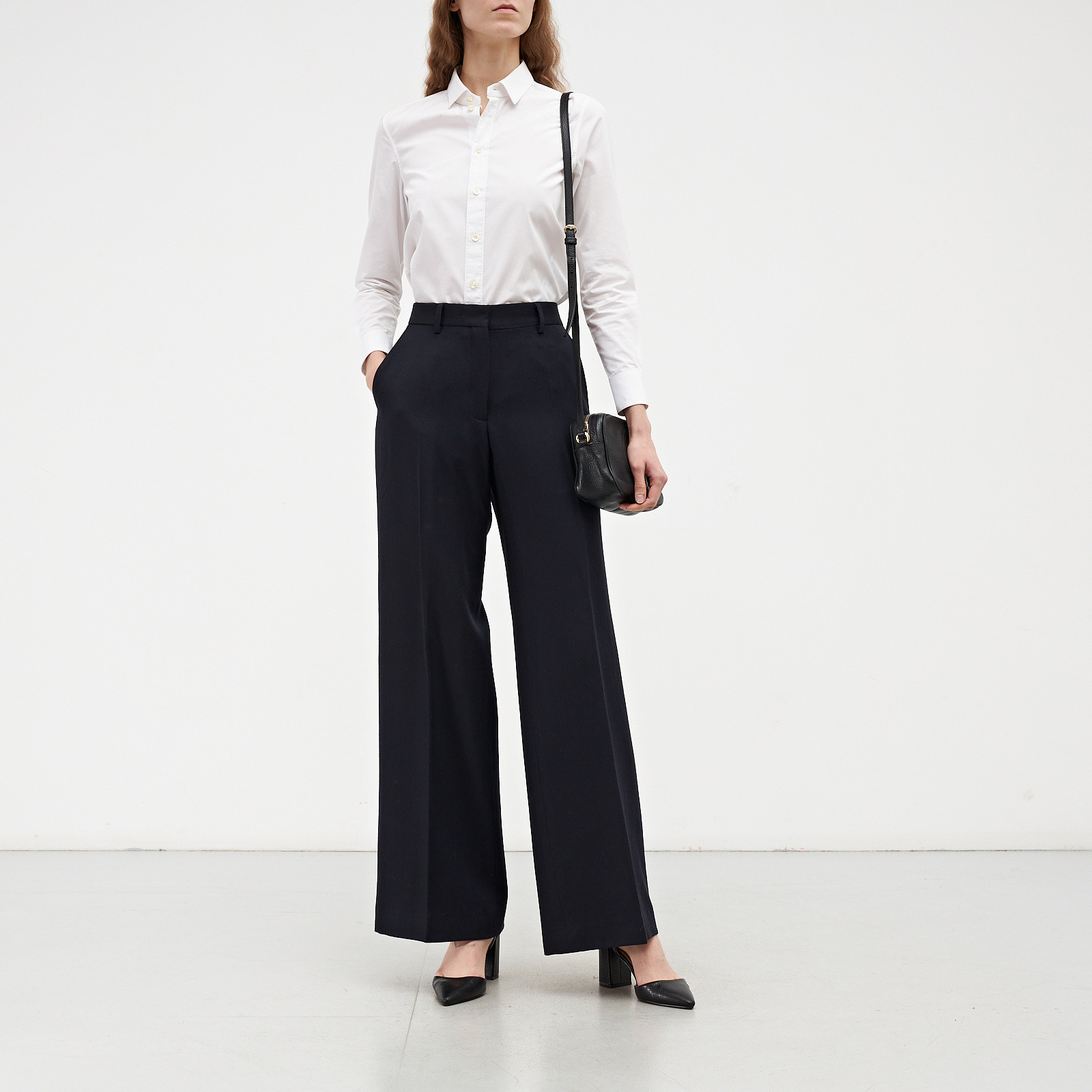 Брюки  черного цвета Dries Van Noten - фото из каталога магазина брендовой одежды Second Friend Store Брюки Dries Van Noten - купить оригинал в секонд-хенде SFS - 2