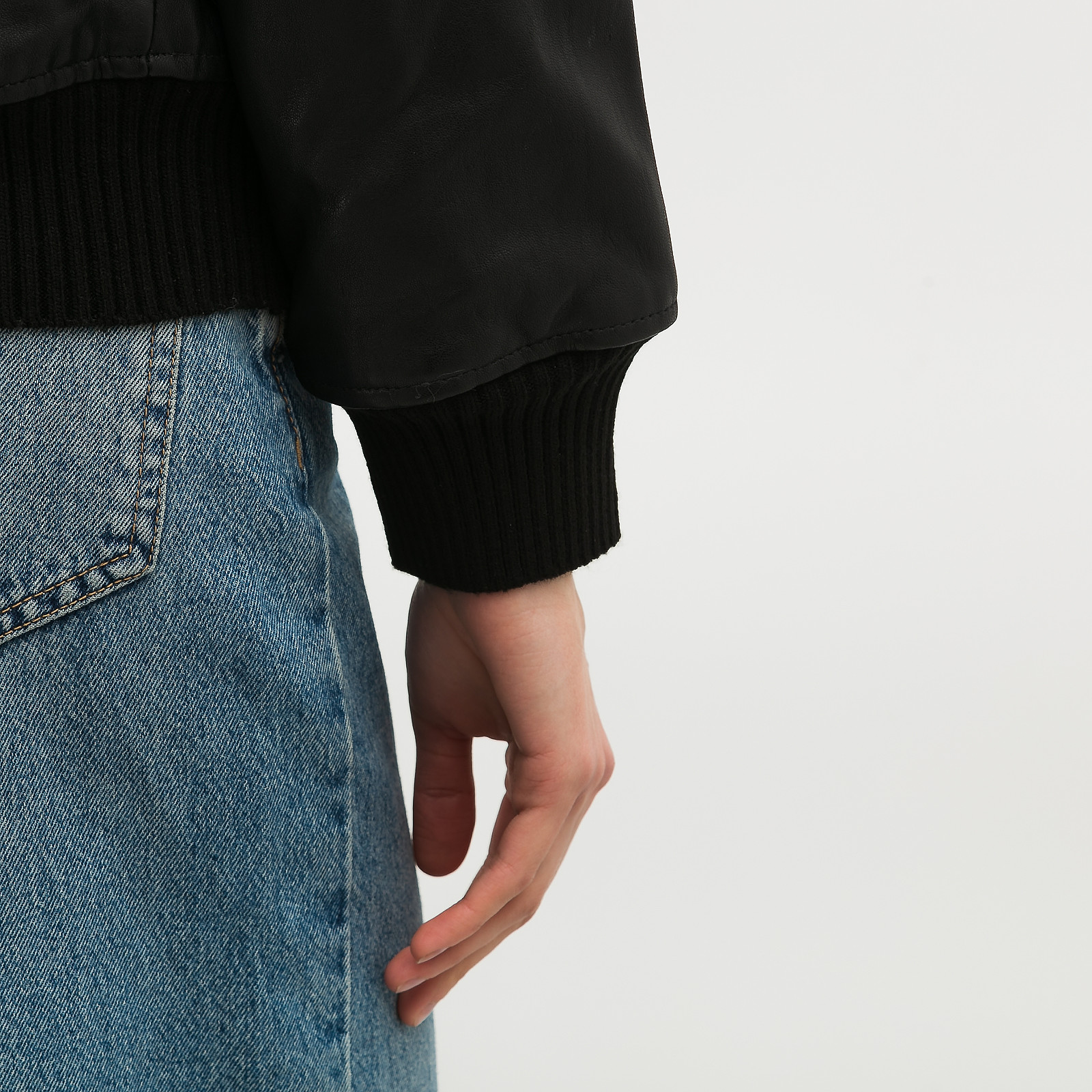 Куртка кожаная черного цвета Zadig & Voltaire - фото из каталога магазина брендовой одежды Second Friend Store Куртка кожаная Zadig & Voltaire - купить оригинал в секонд-хенде SFS - 5