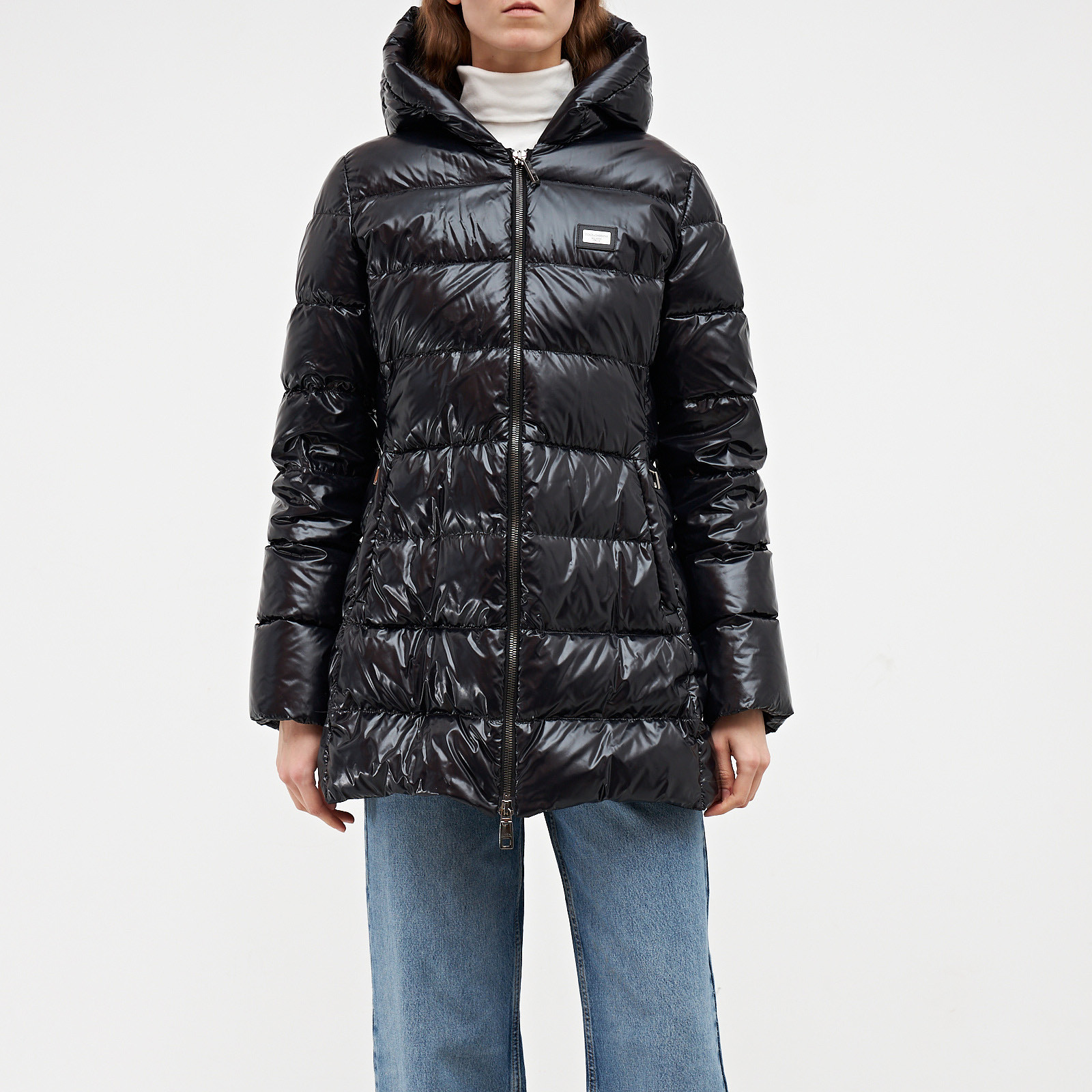 Пуховик  черного цвета Dolce&Gabbana - фото из каталога магазина брендовой одежды Second Friend Store Пуховик Dolce&Gabbana - купить оригинал в секонд-хенде SFS - 1