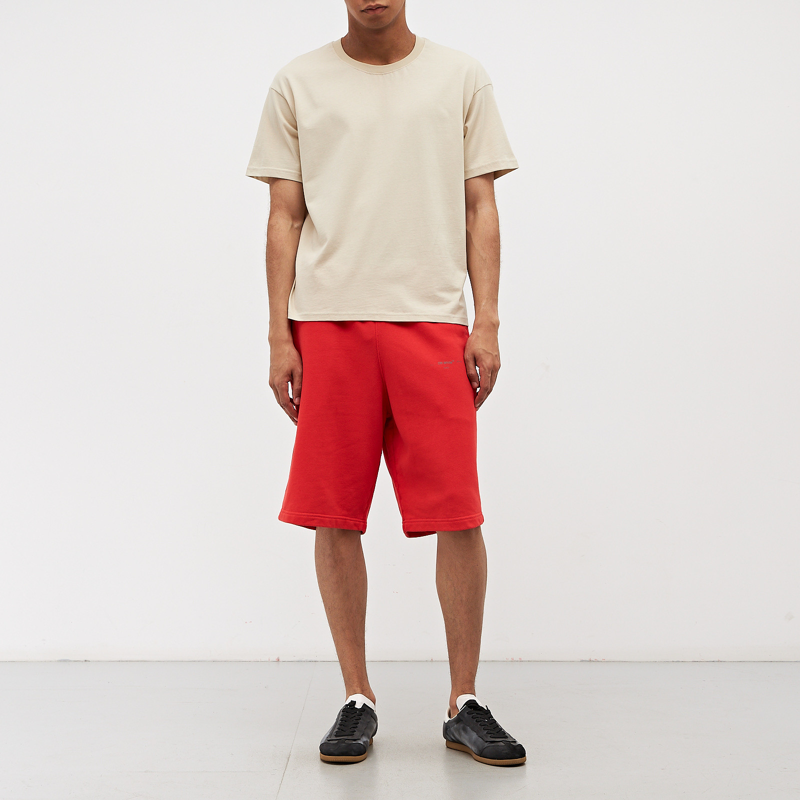 Шорты красного цвета Off-White - фото из каталога магазина брендовой одежды Second Friend Store Шорты Off-White - купить оригинал в секонд-хенде SFS - 2
