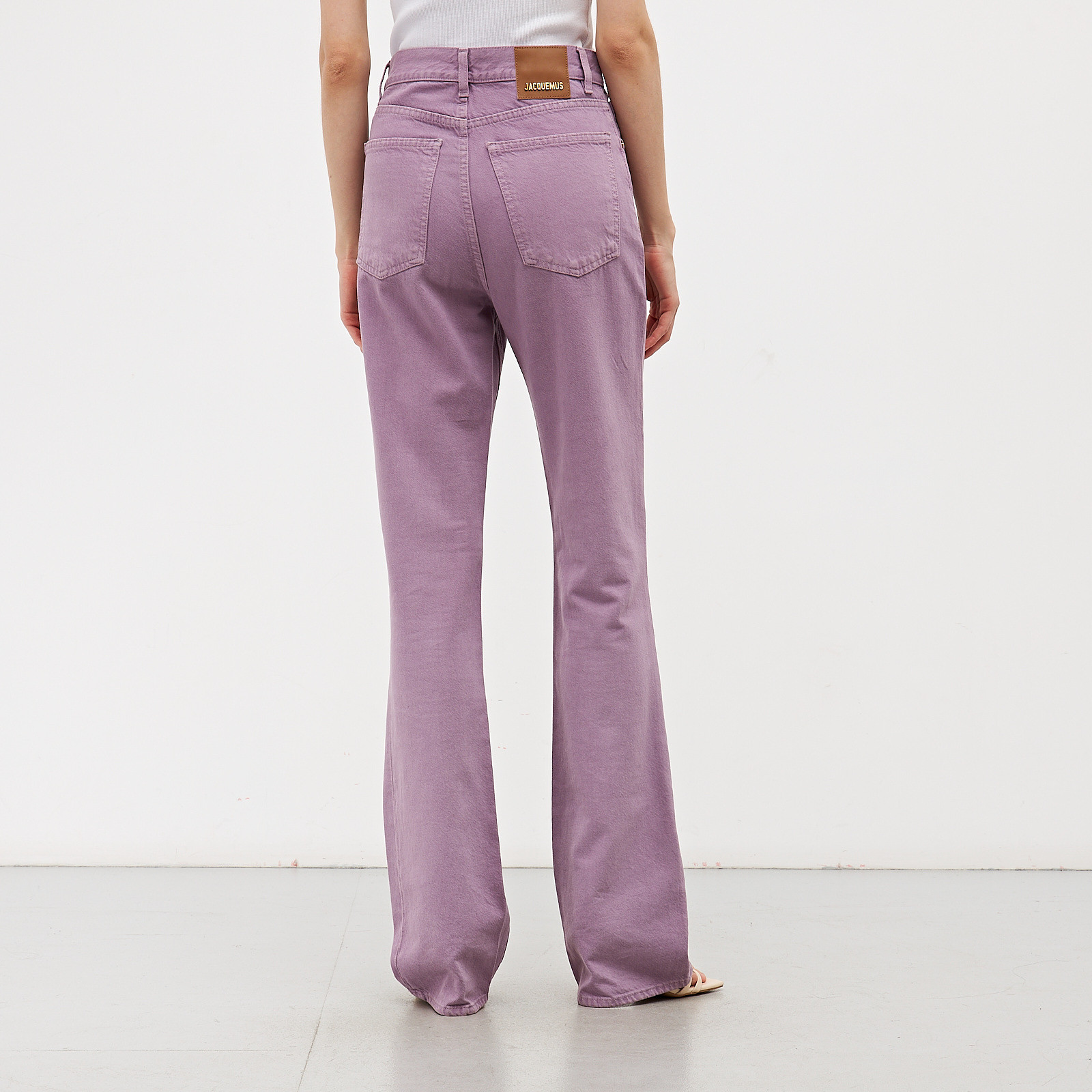Джинсы фиолетового цвета Jacquemus - фото из каталога магазина брендовой одежды Second Friend Store Джинсы Jacquemus - купить оригинал в секонд-хенде SFS - 3