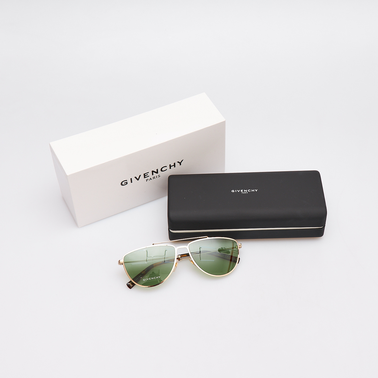 Очки  зеленого цвета Givenchy - фото из каталога магазина брендовой одежды Second Friend Store Очки Givenchy - купить оригинал в секонд-хенде SFS - 5