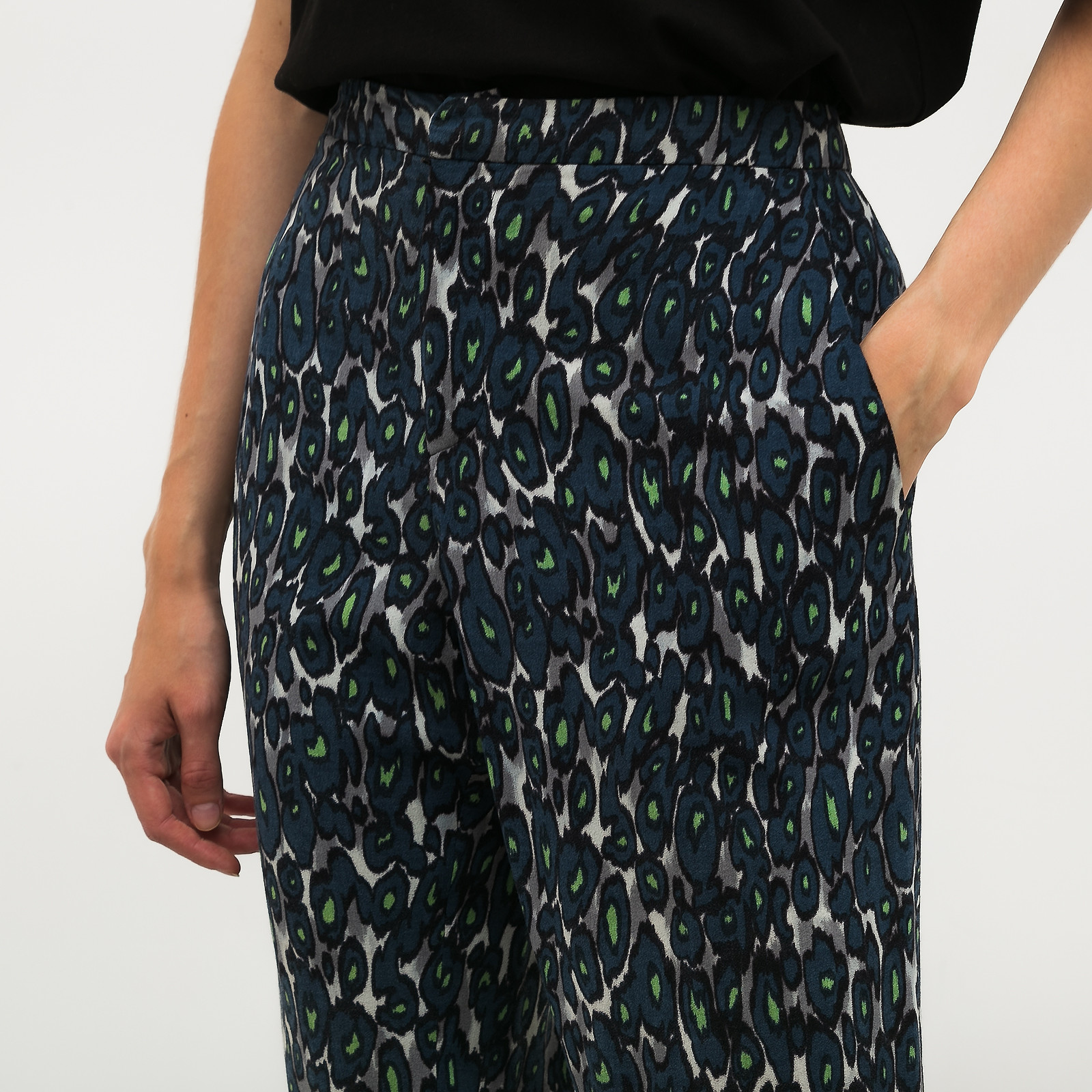 Брюки синего цвета MSGM - фото из каталога магазина брендовой одежды Second Friend Store Брюки MSGM - купить оригинал в секонд-хенде SFS - 4