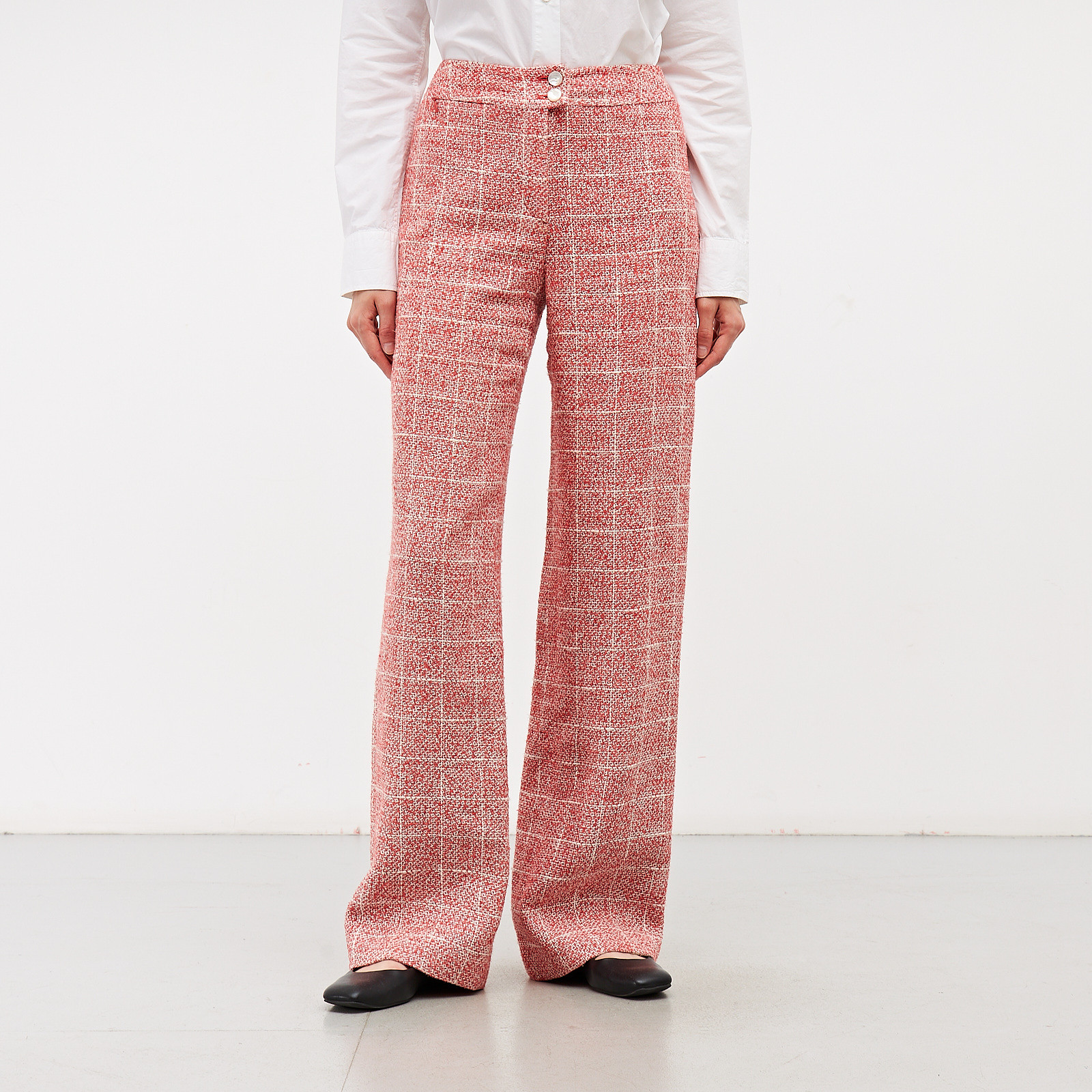 Брюки красного цвета Chanel - фото из каталога магазина брендовой одежды Second Friend Store Брюки Chanel - купить оригинал в секонд-хенде SFS - 1