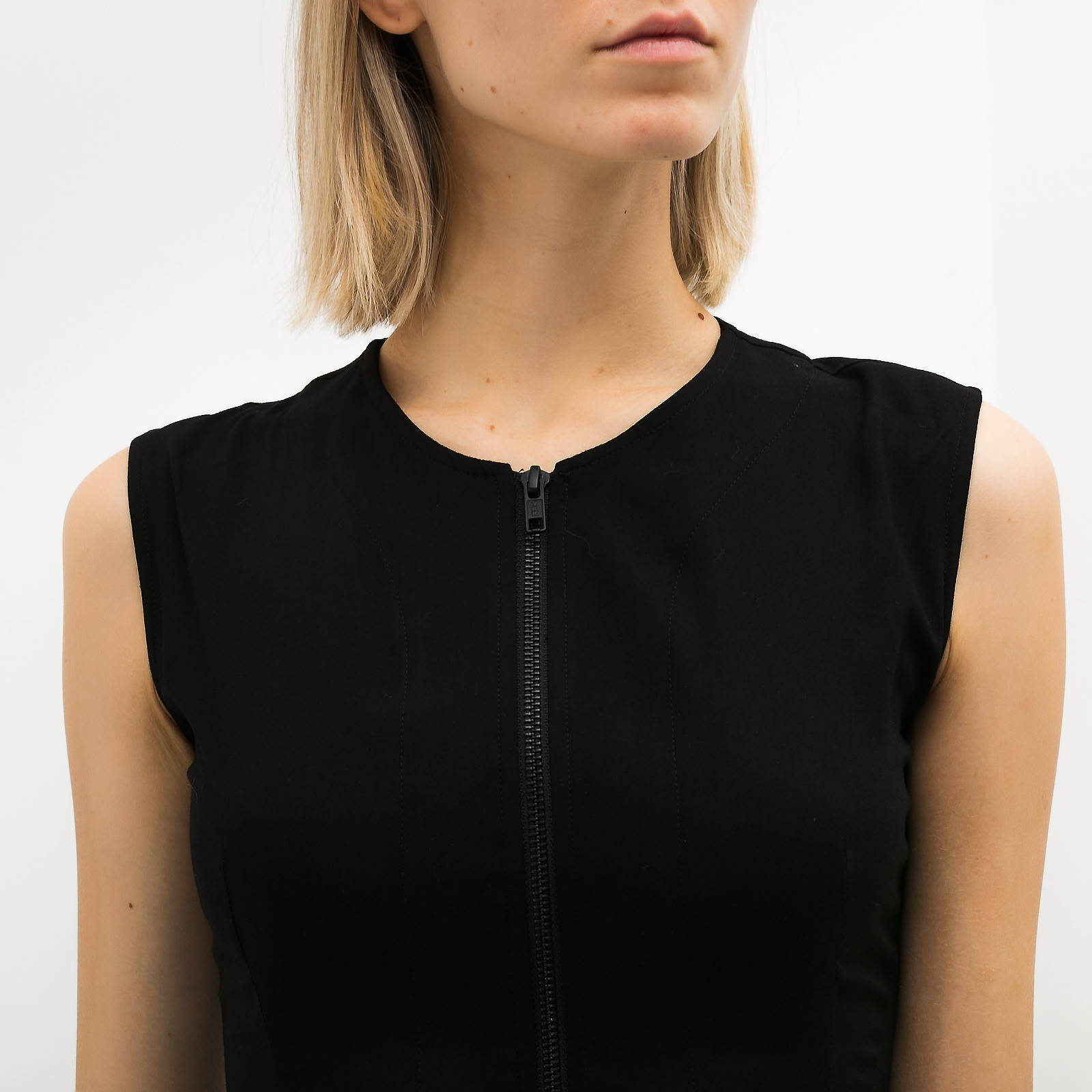 Платье черного цвета Yohji Yamamoto - фото из каталога магазина брендовой одежды Second Friend Store Платье Yohji Yamamoto - купить оригинал в секонд-хенде SFS - 4