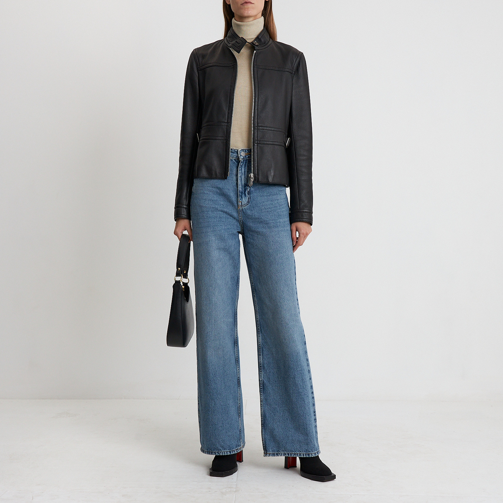 Куртка  черного цвета Bottega Veneta - фото из каталога магазина брендовой одежды Second Friend Store Куртка Bottega Veneta - купить оригинал в секонд-хенде SFS - 2