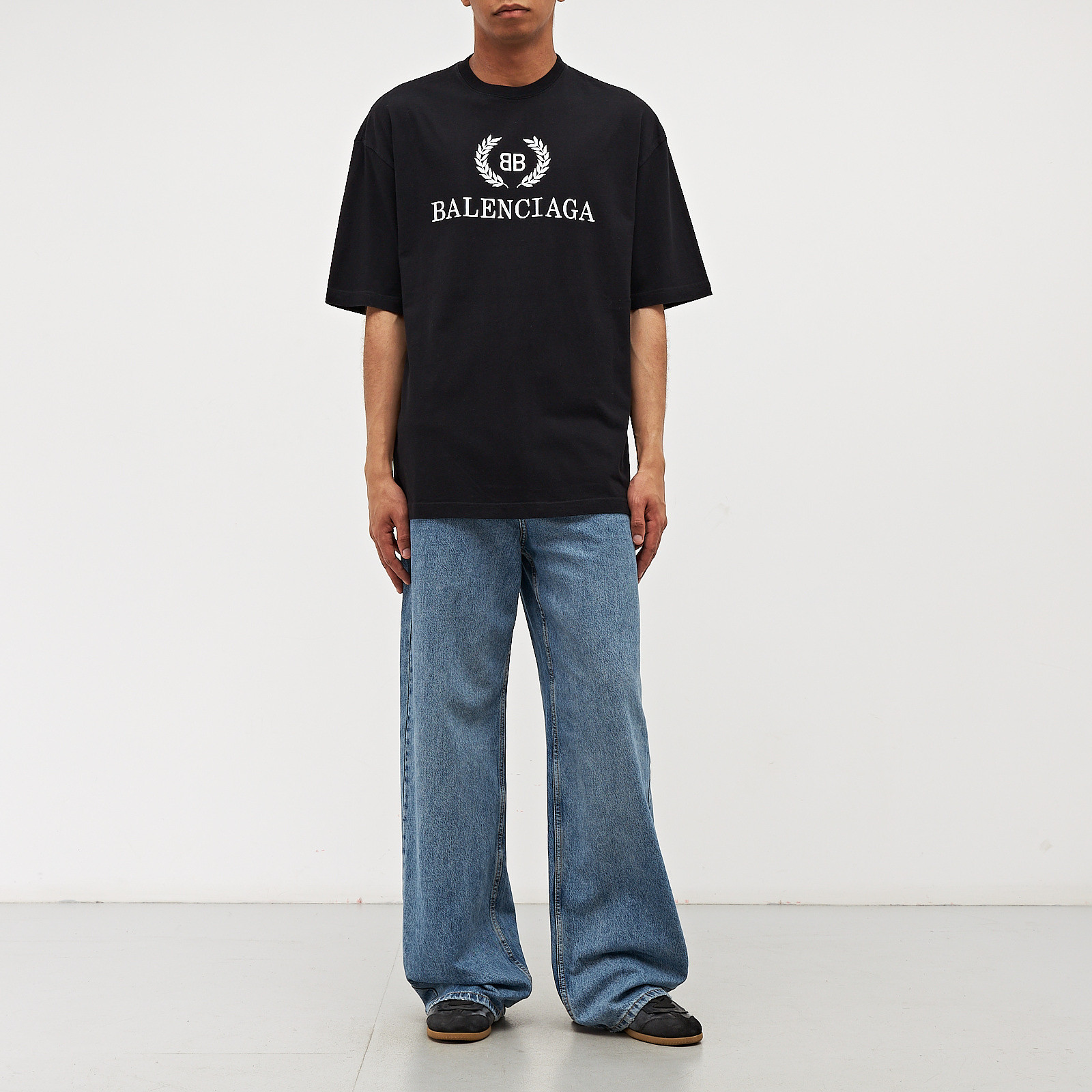 Футболка черного цвета Balenciaga - фото из каталога магазина брендовой одежды Second Friend Store Футболка Balenciaga - купить оригинал в секонд-хенде SFS - 2