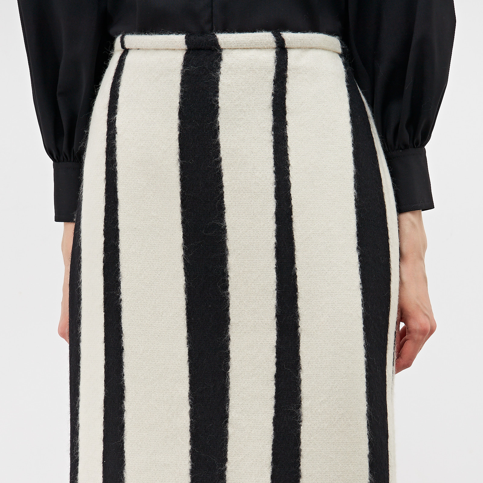 Юбка белого цвета Rochas - фото из каталога магазина брендовой одежды Second Friend Store Юбка Rochas - купить оригинал в секонд-хенде SFS - 4