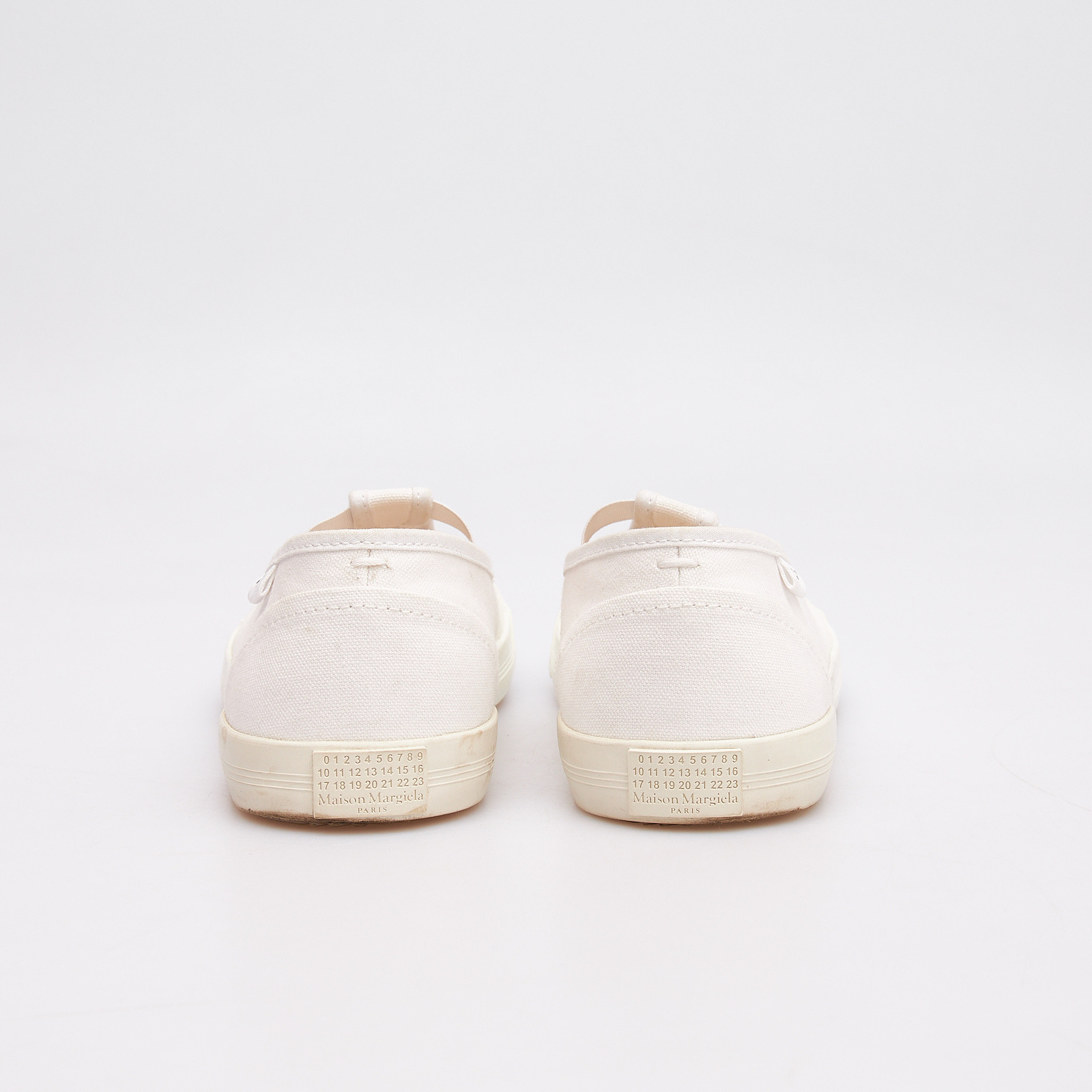 Кеды белого цвета Maison Margiela - фото из каталога магазина брендовой одежды Second Friend Store Кеды Maison Margiela - купить оригинал в секонд-хенде SFS - 3
