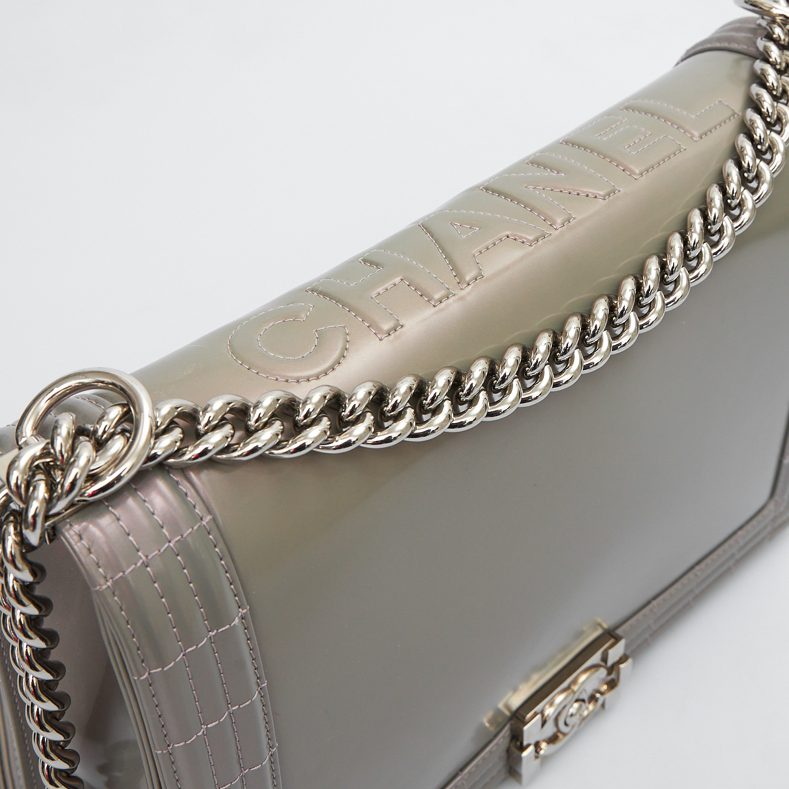 Сумка серого цвета Chanel - фото из каталога магазина брендовой одежды Second Friend Store Сумка Chanel - купить оригинал в секонд-хенде SFS - 5