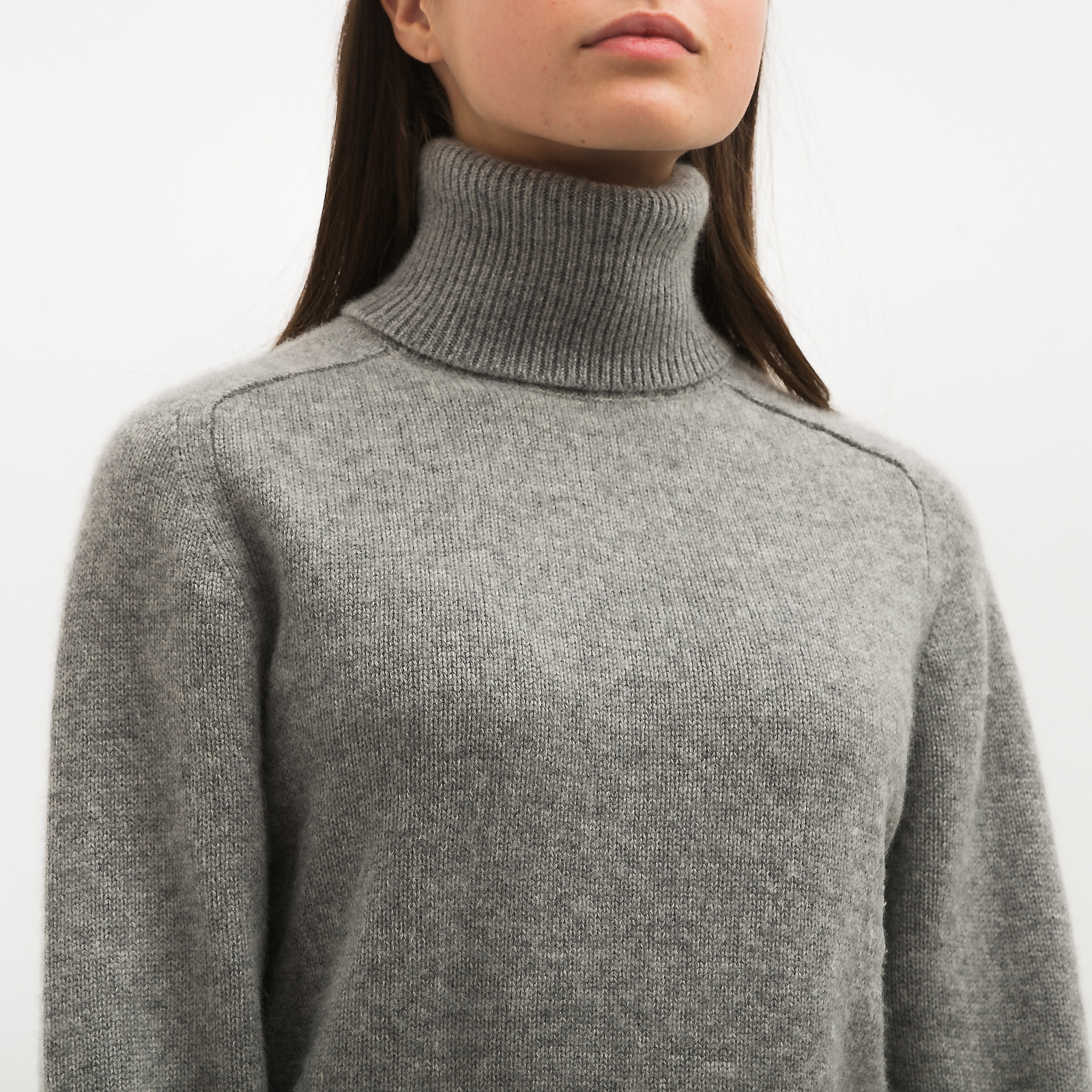 Свитер серого цвета Chloe - фото из каталога магазина брендовой одежды Second Friend Store Свитер Chloe - купить оригинал в секонд-хенде SFS - 4