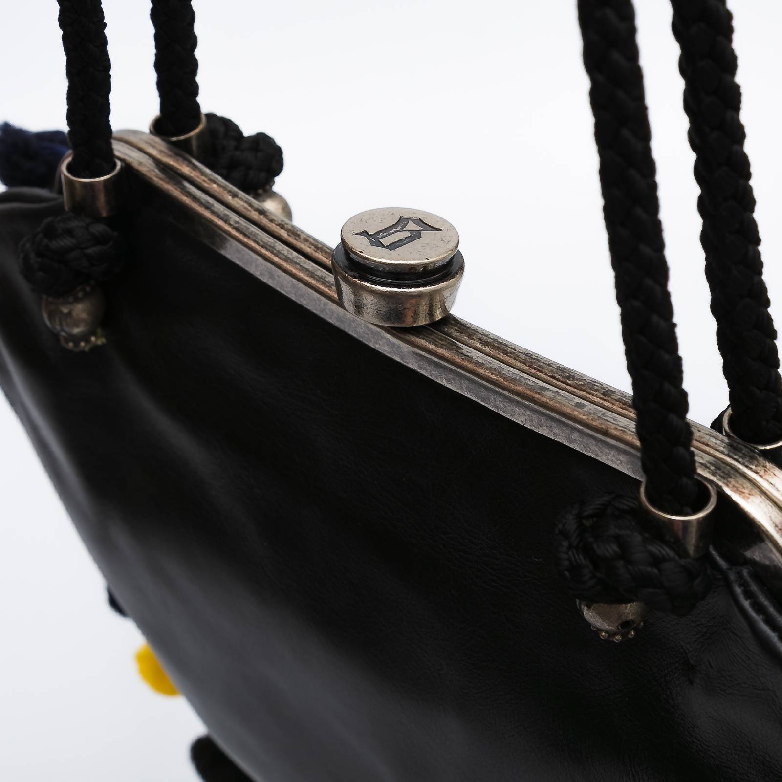 Сумка черного цвета Galliano - фото из каталога магазина брендовой одежды Second Friend Store Сумка Galliano - купить оригинал в секонд-хенде SFS - 7