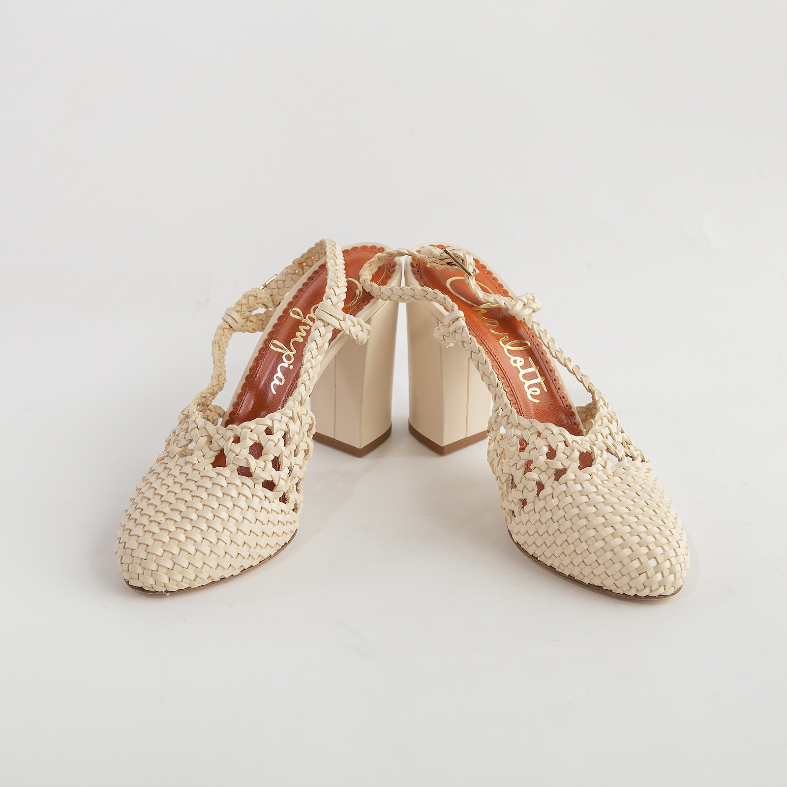 Туфли бежевого цвета Charlotte Olympia - фото из каталога магазина брендовой одежды Second Friend Store Туфли Charlotte Olympia - купить оригинал в секонд-хенде SFS - 2