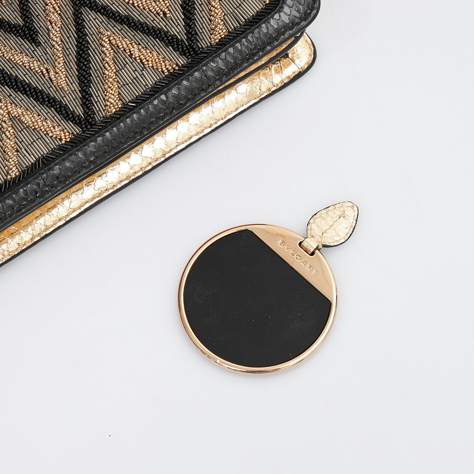 Сумка черного цвета Bvlgari - фото из каталога магазина брендовой одежды Second Friend Store Сумка Bvlgari - купить оригинал в секонд-хенде SFS - 9