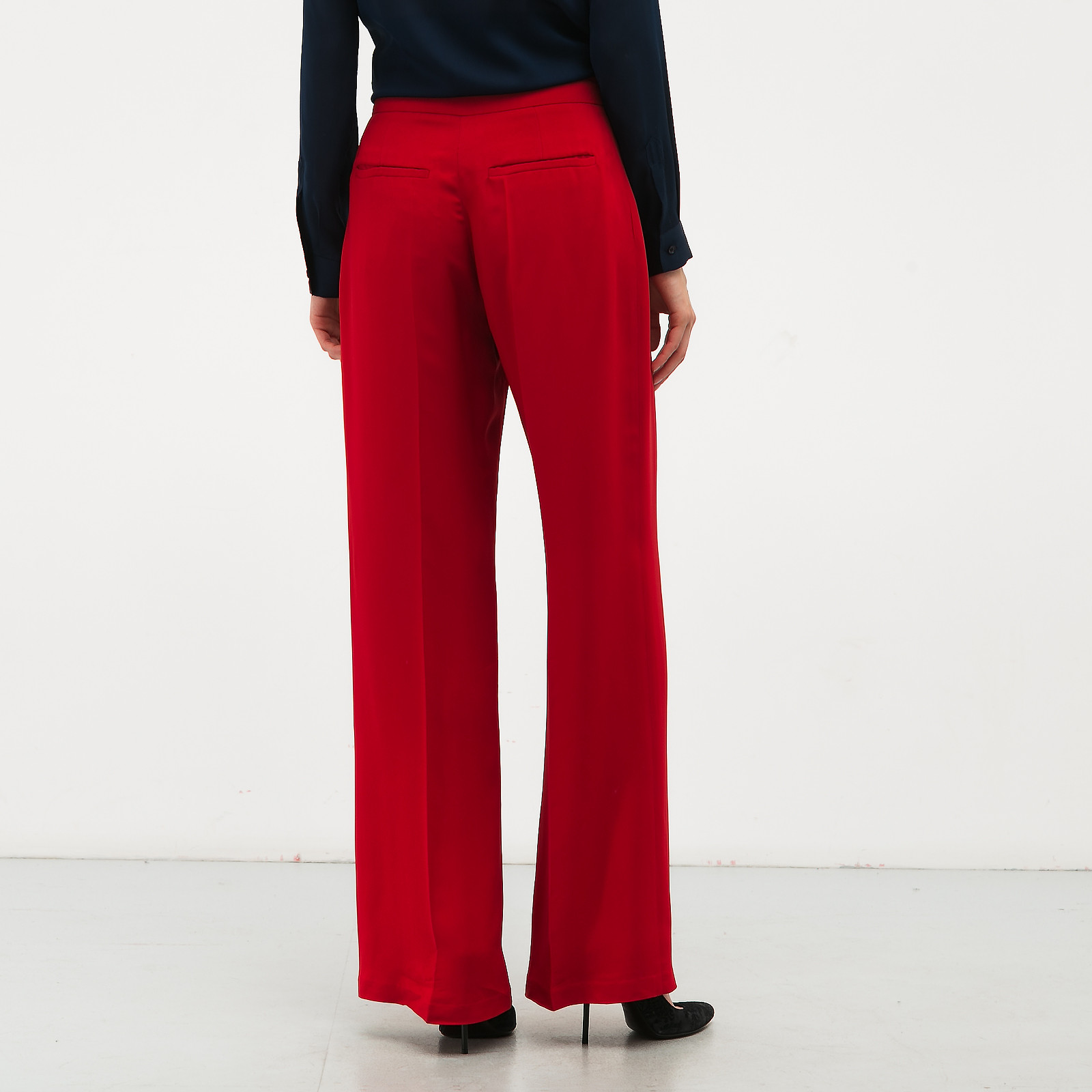 Брюки красного цвета Valentino - фото из каталога магазина брендовой одежды Second Friend Store Брюки Valentino - купить оригинал в секонд-хенде SFS - 3