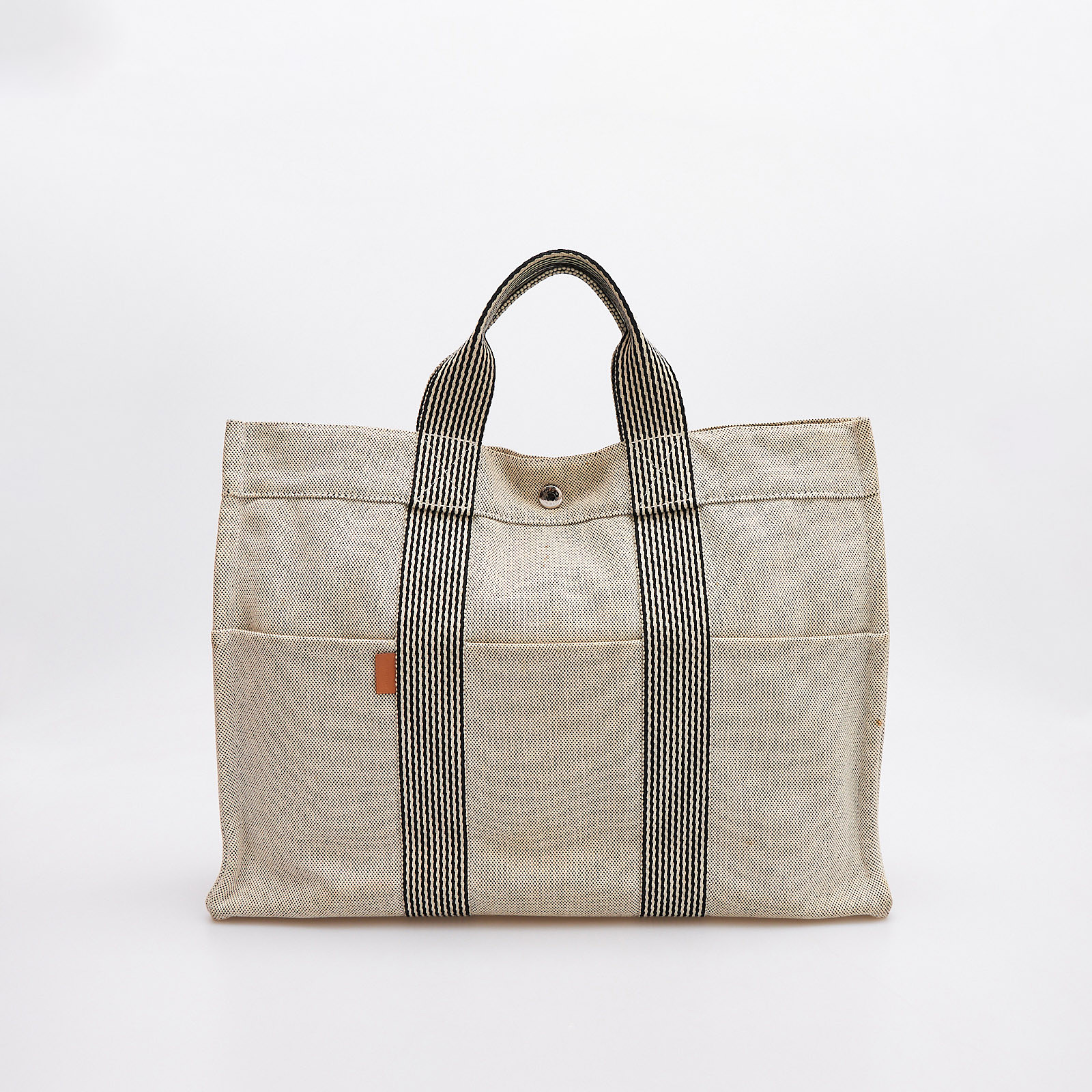 Сумка  серого цвета Hermes - фото из каталога магазина брендовой одежды Second Friend Store Сумка Hermes - купить оригинал в секонд-хенде SFS - 1