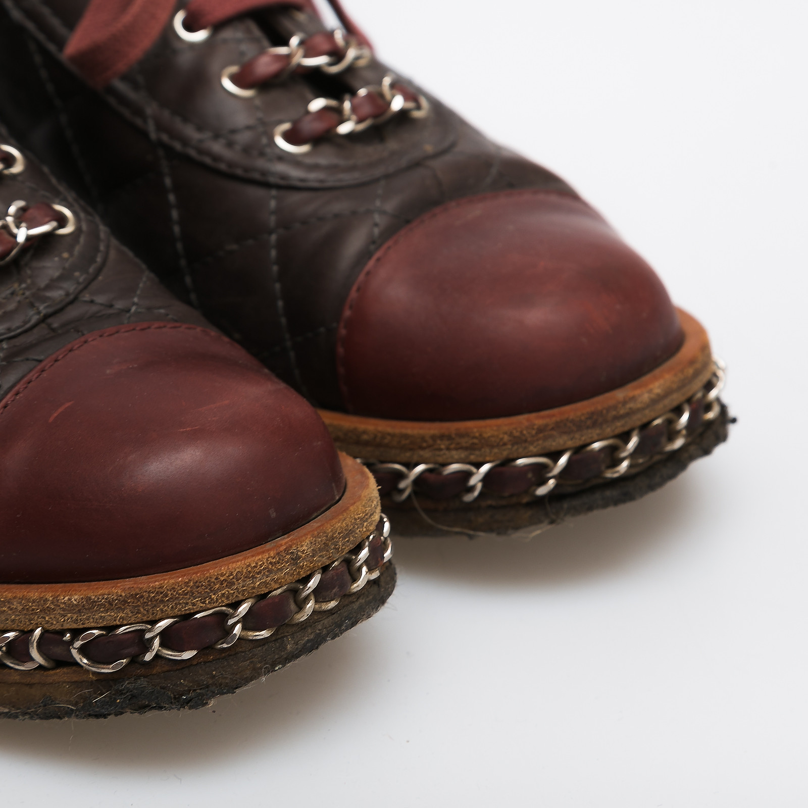 Ботинки  коричневого цвета Chanel - фото из каталога магазина брендовой одежды Second Friend Store Ботинки Chanel - купить оригинал в секонд-хенде SFS - 4