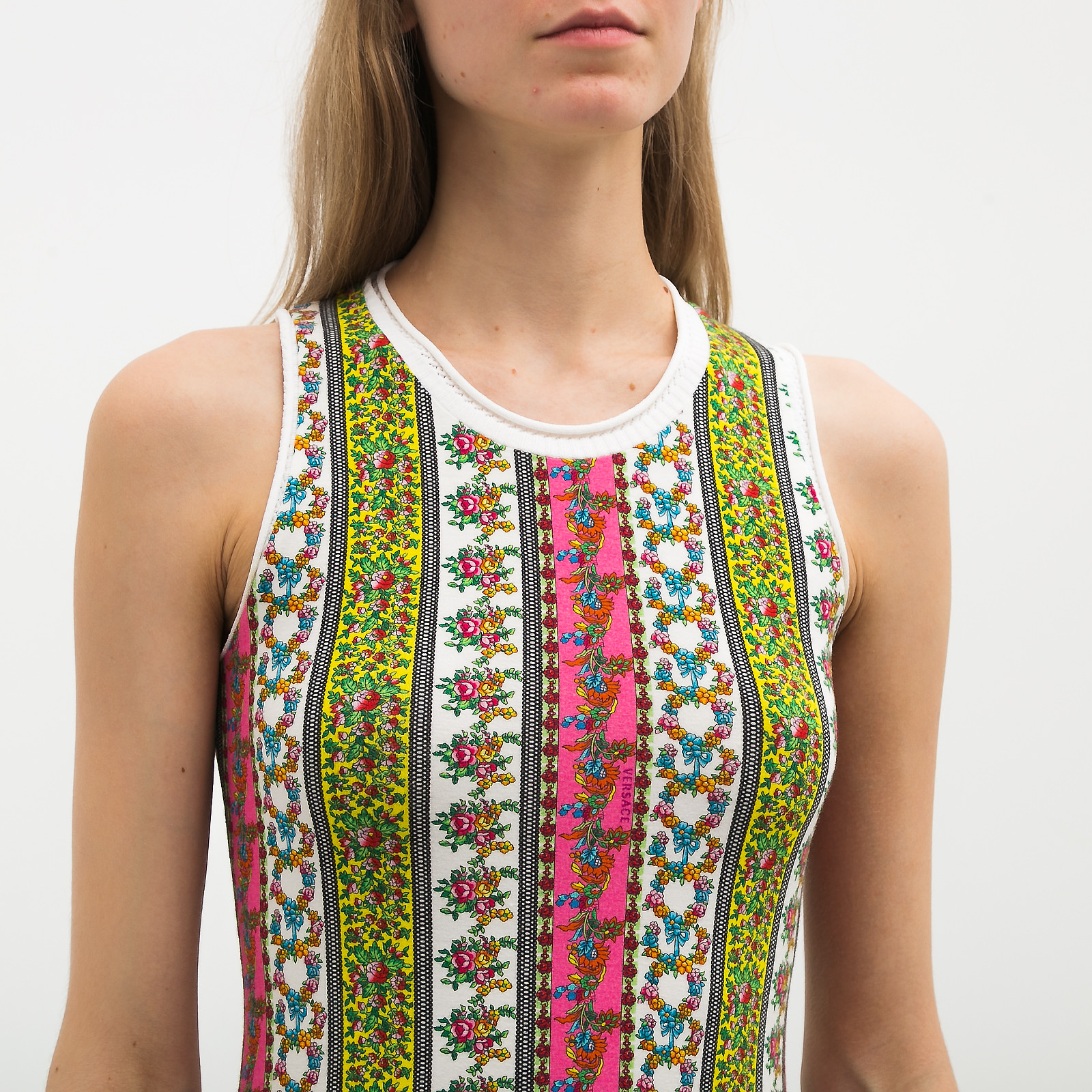 Топ белого цвета Versace - фото из каталога магазина брендовой одежды Second Friend Store Топ Versace - купить оригинал в секонд-хенде SFS - 4