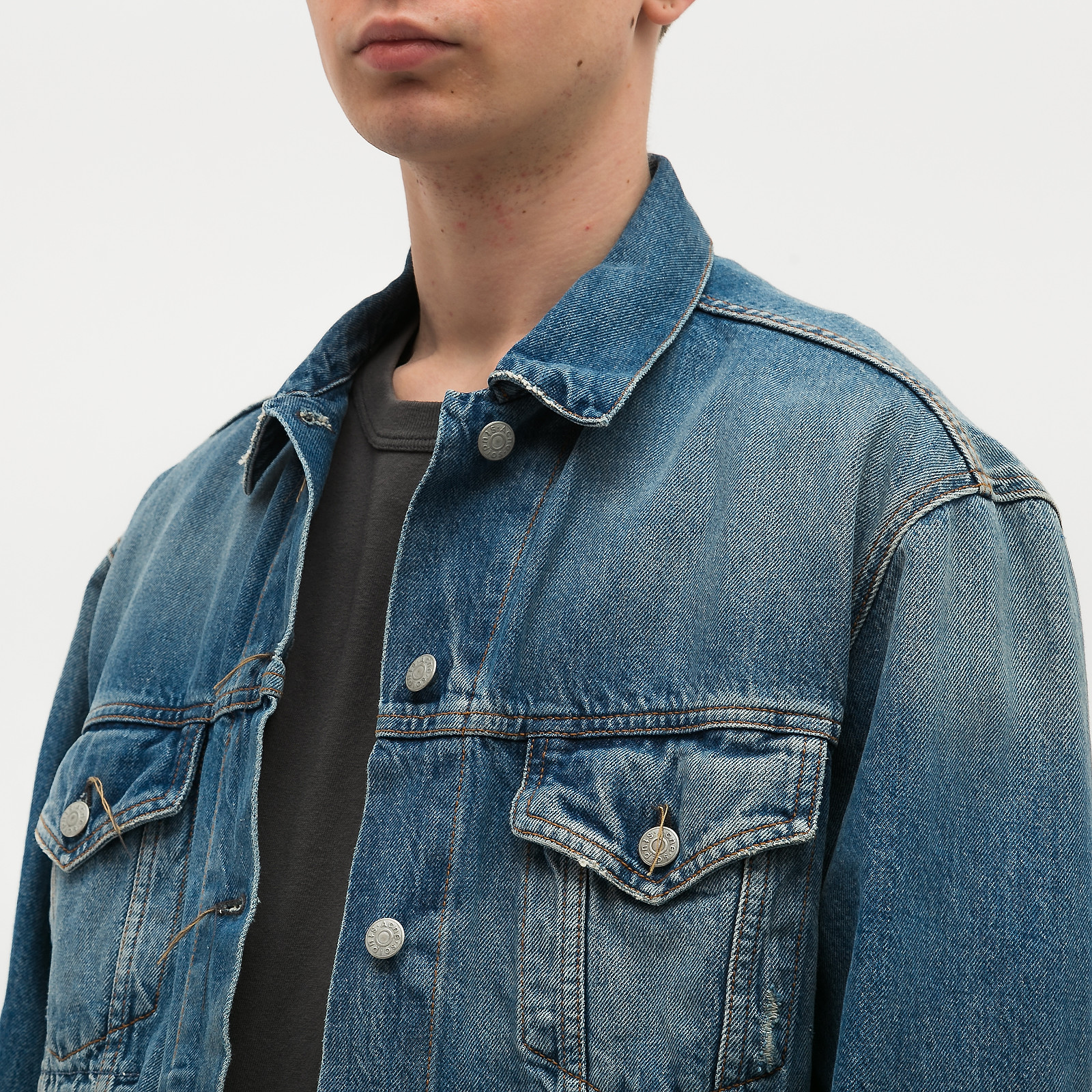 Куртка джинсовая голубого цвета Acne Studios - фото из каталога магазина брендовой одежды Second Friend Store Куртка джинсовая Acne Studios - купить оригинал в секонд-хенде SFS - 4