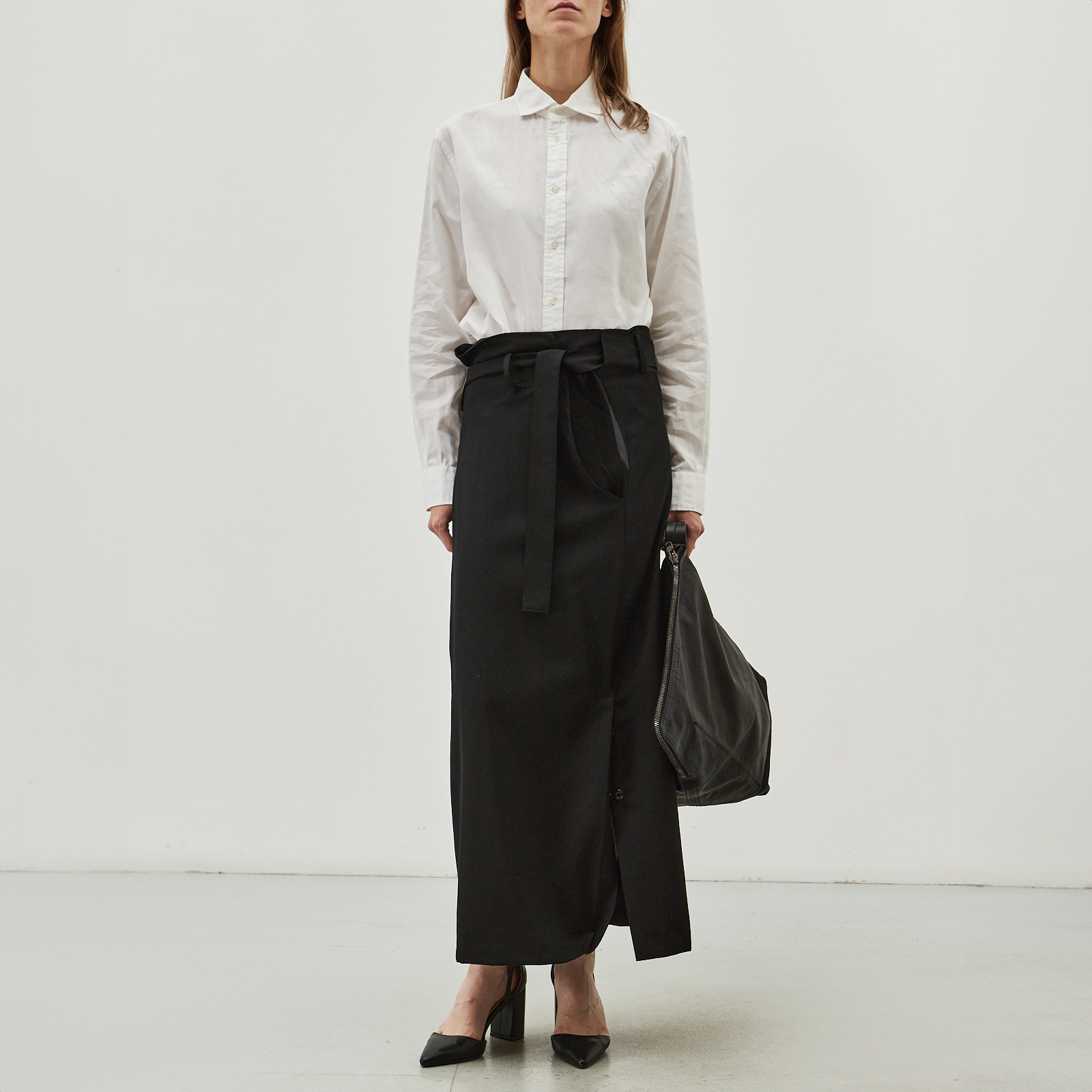 Юбка черного цвета Yohji Yamamoto - фото из каталога магазина брендовой одежды Second Friend Store Юбка Yohji Yamamoto - купить оригинал в секонд-хенде SFS - 2