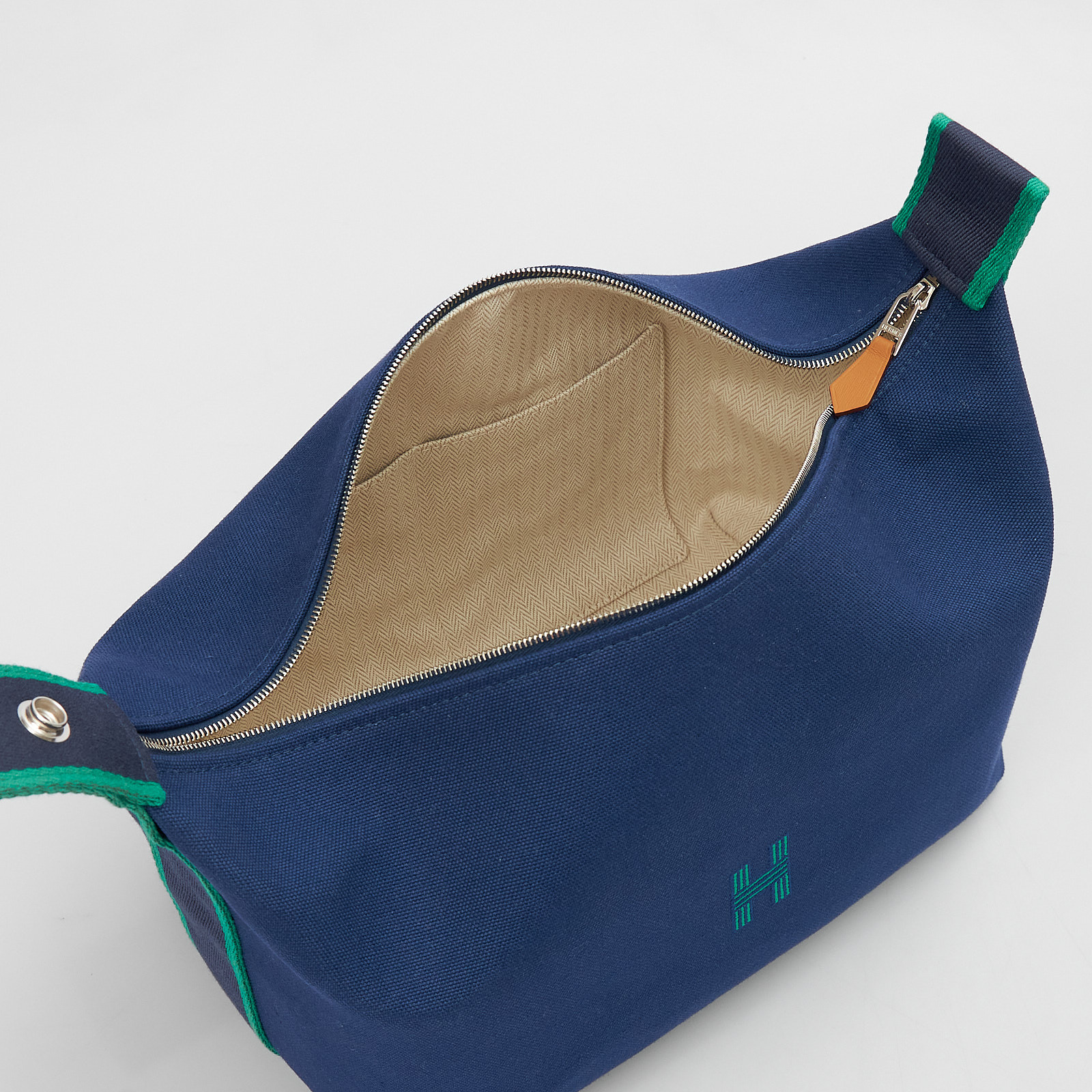 Косметичка синего цвета Hermes - фото из каталога магазина брендовой одежды Second Friend Store Косметичка Hermes - купить оригинал в секонд-хенде SFS - 6