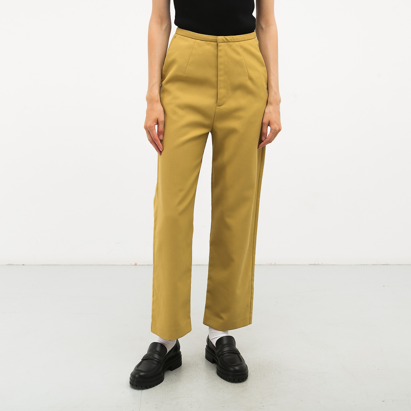 Брюки зеленого цвета Toteme - фото из каталога магазина брендовой одежды Second Friend Store Брюки Toteme - купить оригинал в секонд-хенде SFS - 1