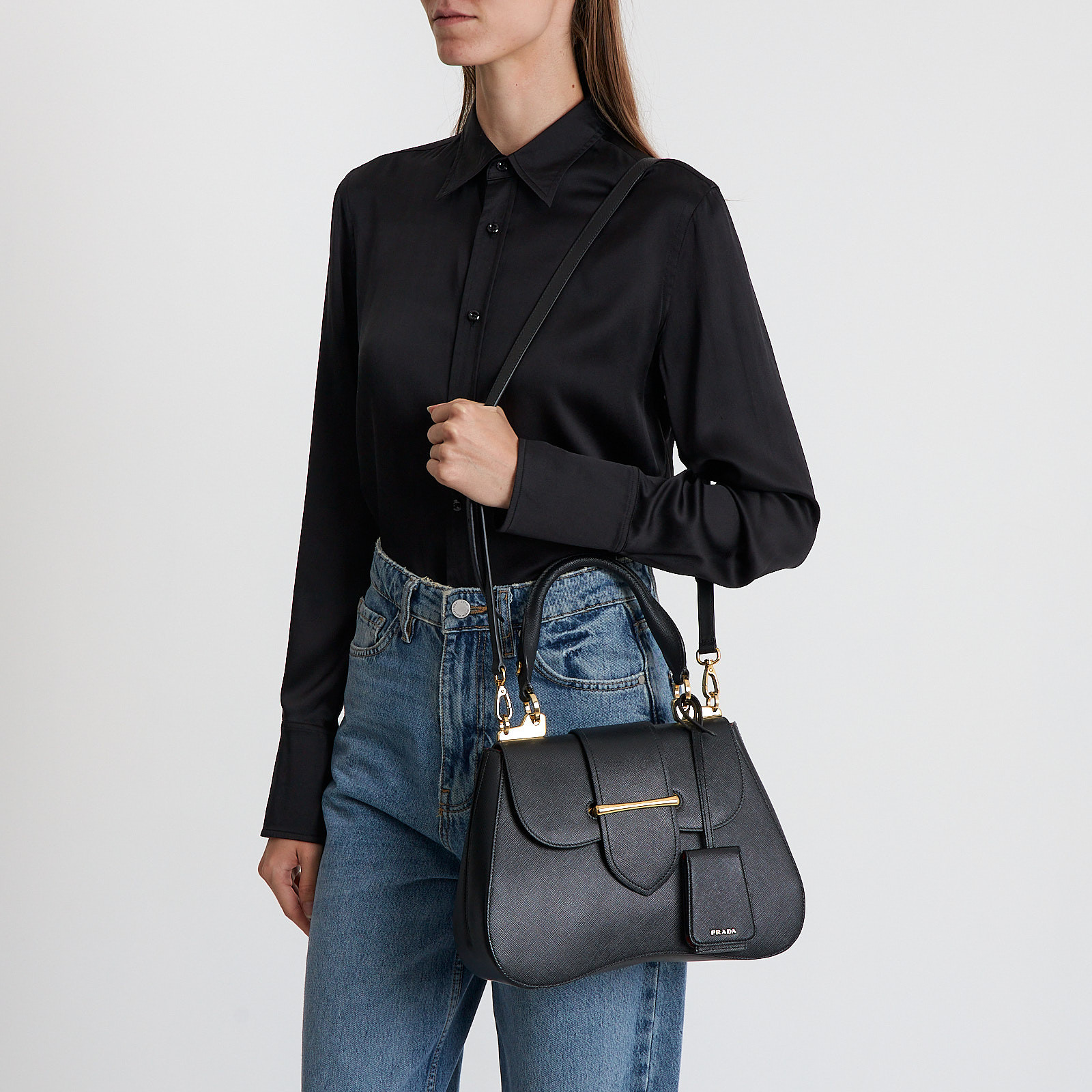 Сумка  черного цвета Prada - фото из каталога магазина брендовой одежды Second Friend Store Сумка Prada - купить оригинал в секонд-хенде SFS - 3