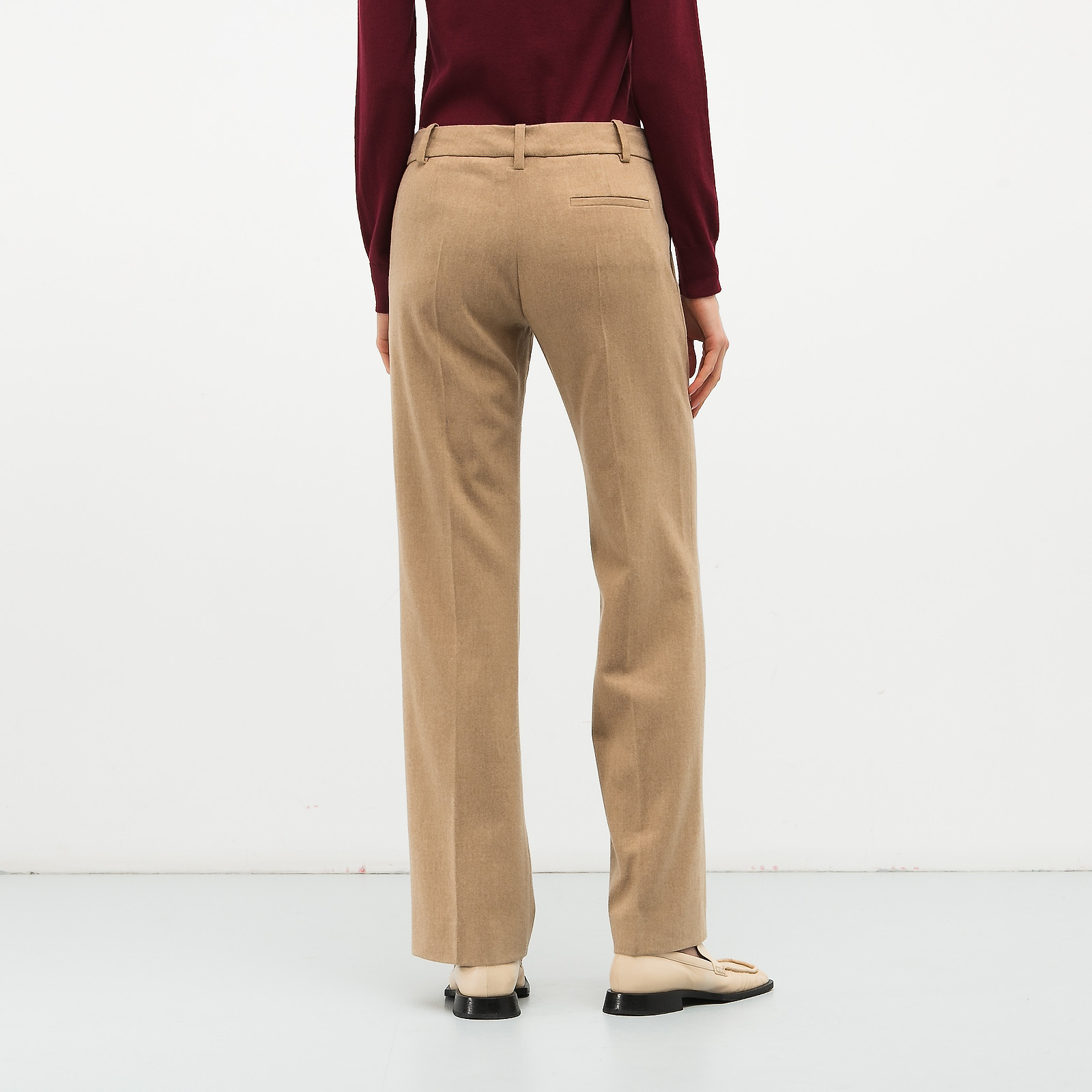 Брюки бежевого цвета Chloe - фото из каталога магазина брендовой одежды Second Friend Store Брюки Chloe - купить оригинал в секонд-хенде SFS - 3