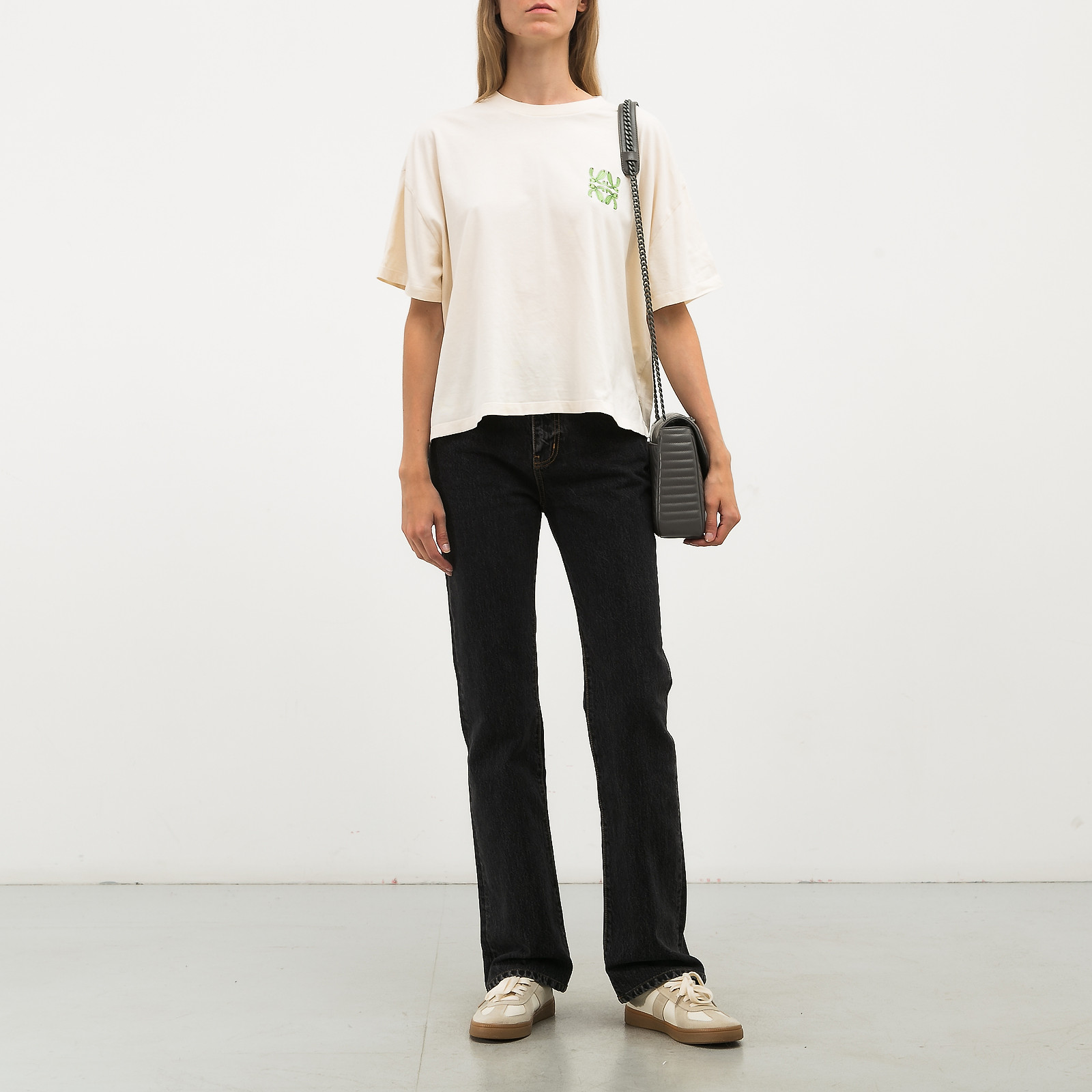 Футболка бежевого цвета Loewe - фото из каталога магазина брендовой одежды Second Friend Store Футболка Loewe - купить оригинал в секонд-хенде SFS - 3