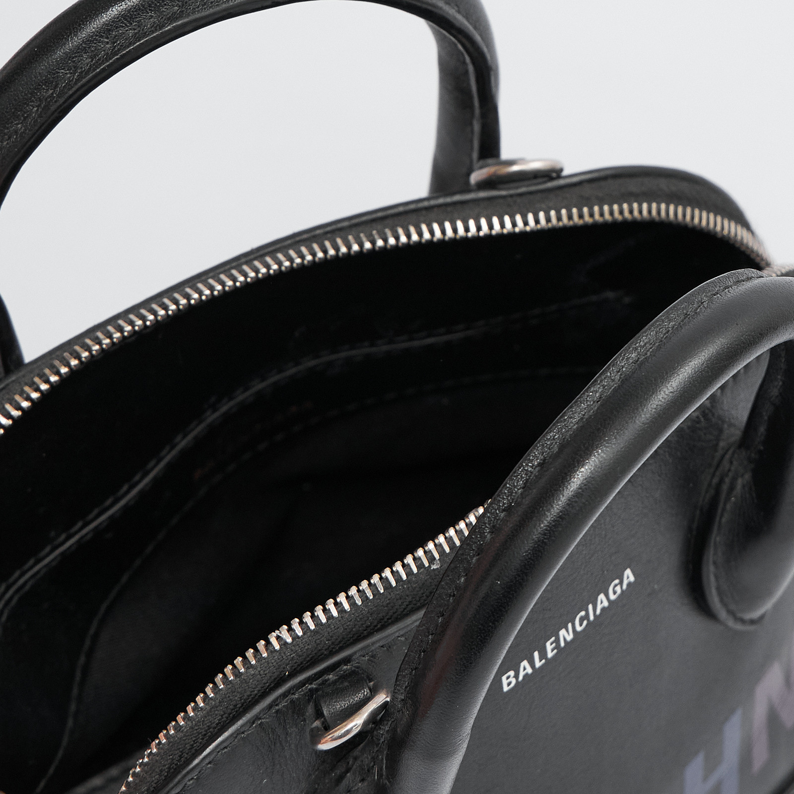 Сумка черного цвета Balenciaga - фото из каталога магазина брендовой одежды Second Friend Store Сумка Balenciaga - купить оригинал в секонд-хенде SFS - 8