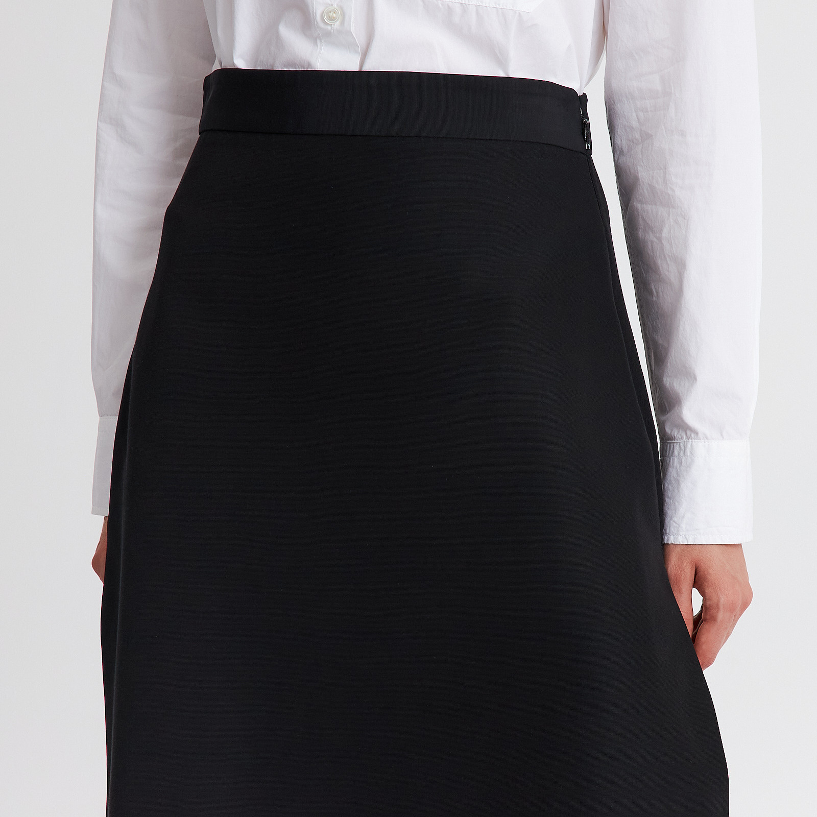 Юбка черного цвета Gucci - фото из каталога магазина брендовой одежды Second Friend Store Юбка Gucci - купить оригинал в секонд-хенде SFS - 4