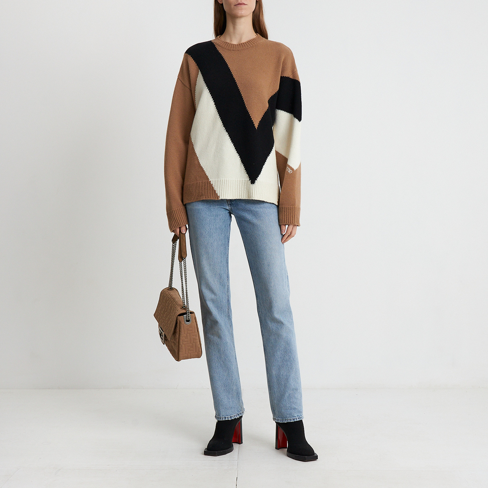 Свитер бежевого цвета Valentino - фото из каталога магазина брендовой одежды Second Friend Store Свитер Valentino - купить оригинал в секонд-хенде SFS - 2