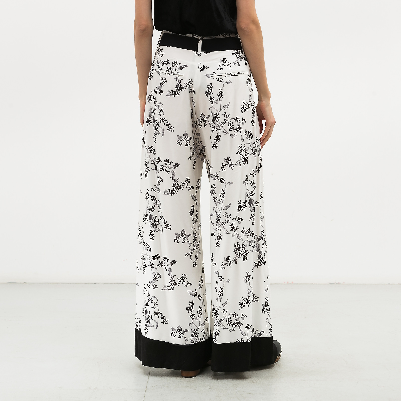 Брюки белого цвета Ann Demeulemeester - фото из каталога магазина брендовой одежды Second Friend Store Брюки Ann Demeulemeester - купить оригинал в секонд-хенде SFS - 3