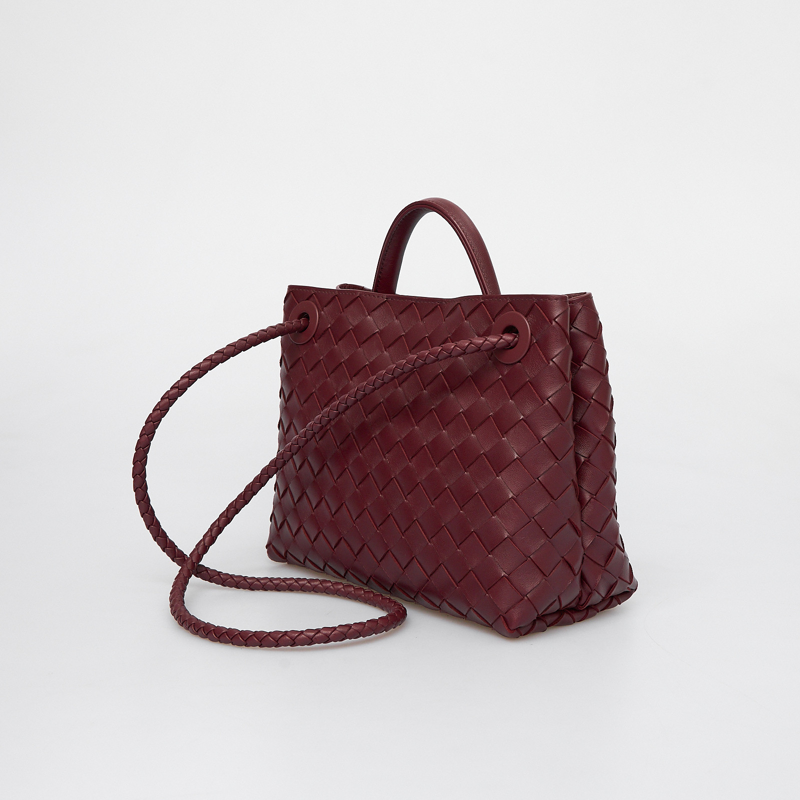 Сумка  бордового цвета Bottega Veneta - фото из каталога магазина брендовой одежды Second Friend Store Сумка Bottega Veneta - купить оригинал в секонд-хенде SFS - 3