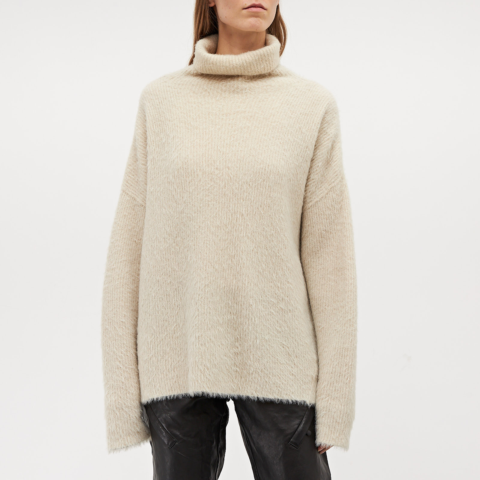 Свитер  бежевого цвета Uma Wang - фото из каталога магазина брендовой одежды Second Friend Store Свитер Uma Wang - купить оригинал в секонд-хенде SFS - 1