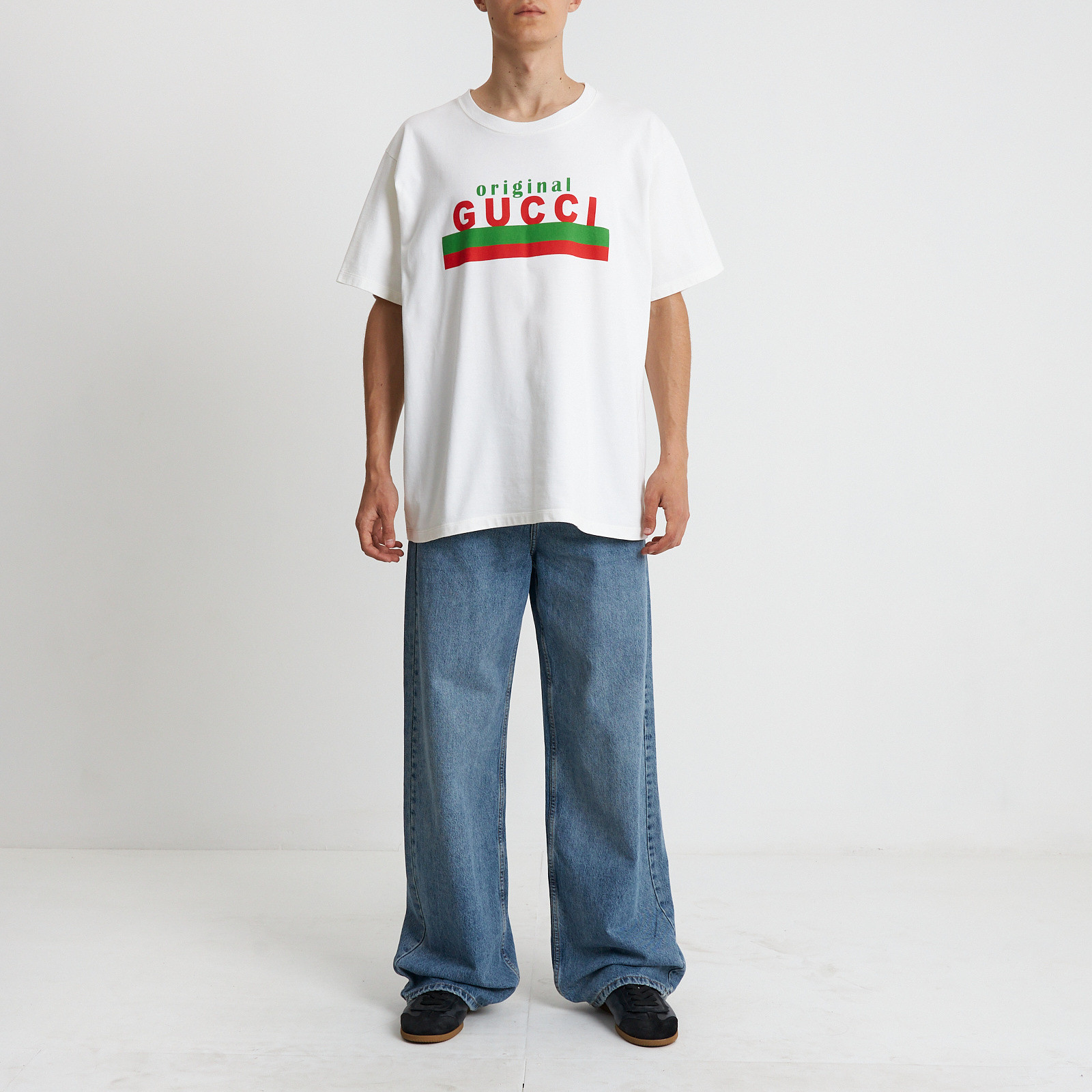 Футболка белого цвета Gucci - фото из каталога магазина брендовой одежды Second Friend Store Футболка Gucci - купить оригинал в секонд-хенде SFS - 2