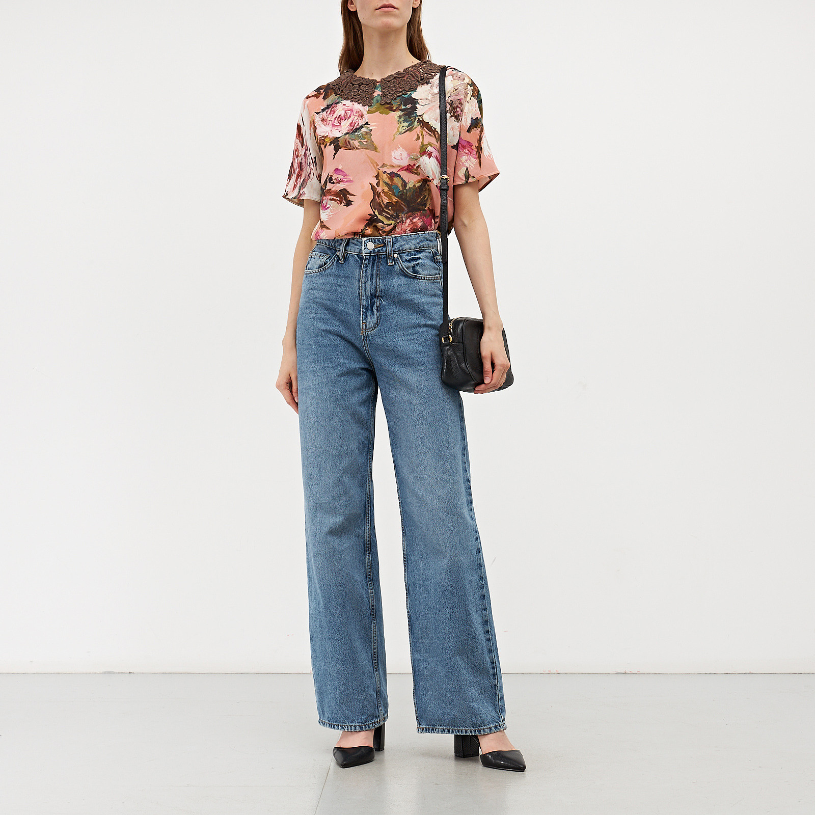 Блуза розового цвета Dolce&Gabbana - фото из каталога магазина брендовой одежды Second Friend Store Блуза Dolce&Gabbana - купить оригинал в секонд-хенде SFS - 2