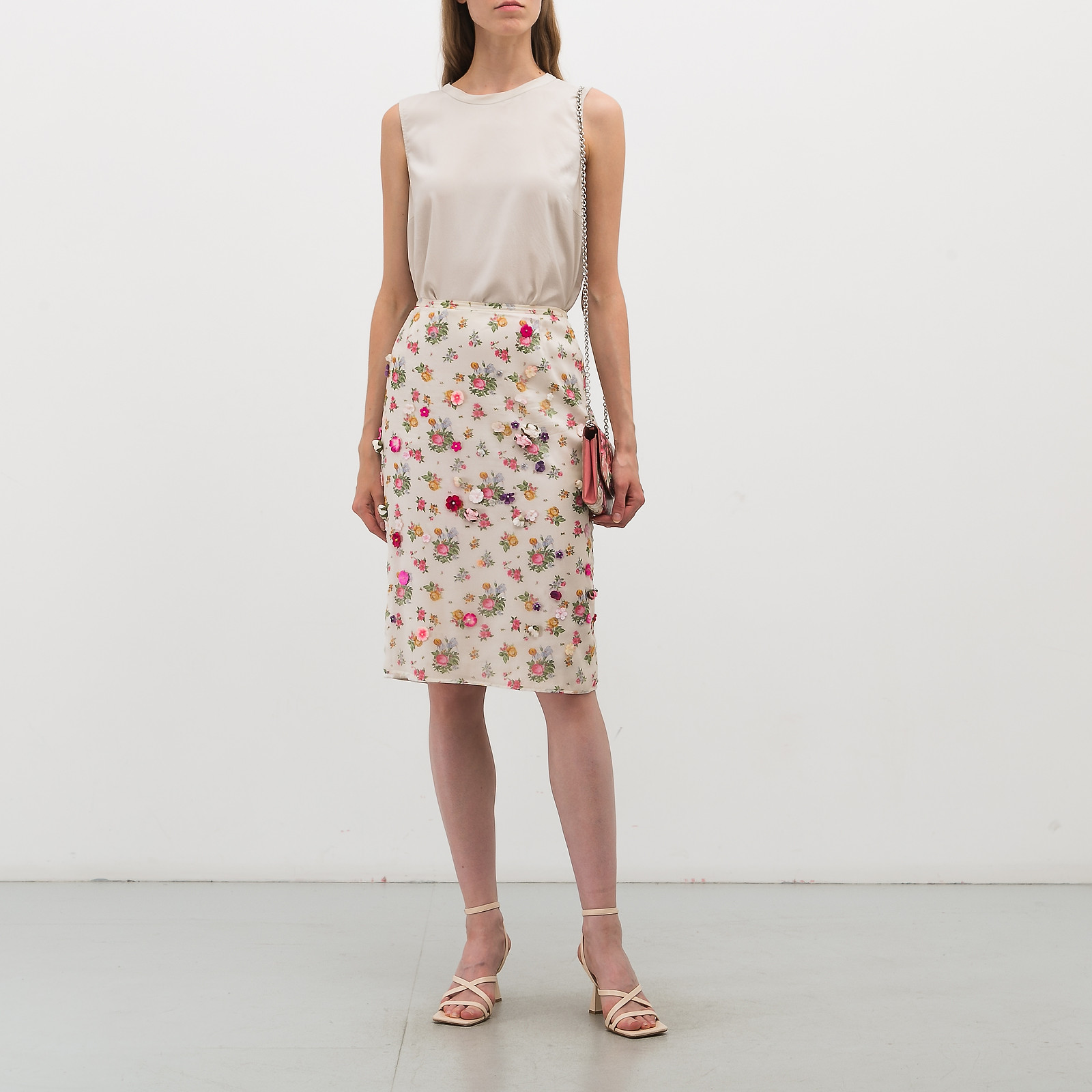 Юбка белого цвета Dolce&Gabbana - фото из каталога магазина брендовой одежды Second Friend Store Юбка Dolce&Gabbana - купить оригинал в секонд-хенде SFS - 2