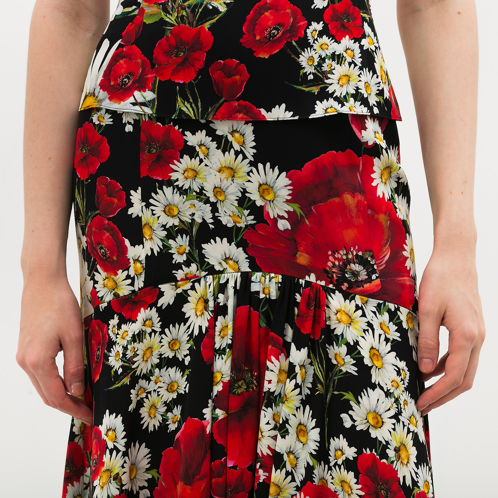 Костюм черного цвета Dolce&Gabbana - фото из каталога магазина брендовой одежды Second Friend Store Костюм Dolce&Gabbana - купить оригинал в секонд-хенде SFS - 5