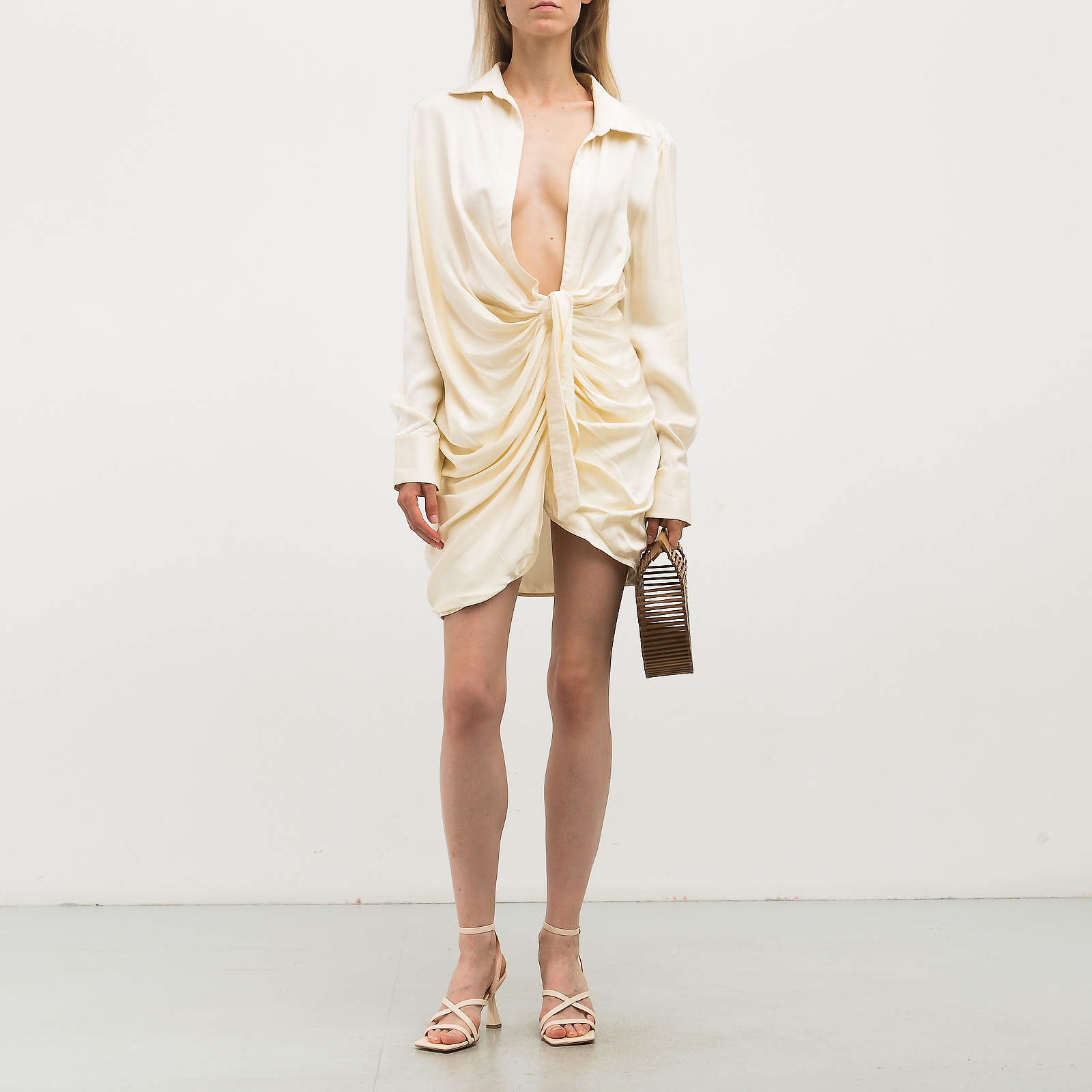Платье белого цвета Jacquemus - фото из каталога магазина брендовой одежды Second Friend Store Платье Jacquemus - купить оригинал в секонд-хенде SFS - 3