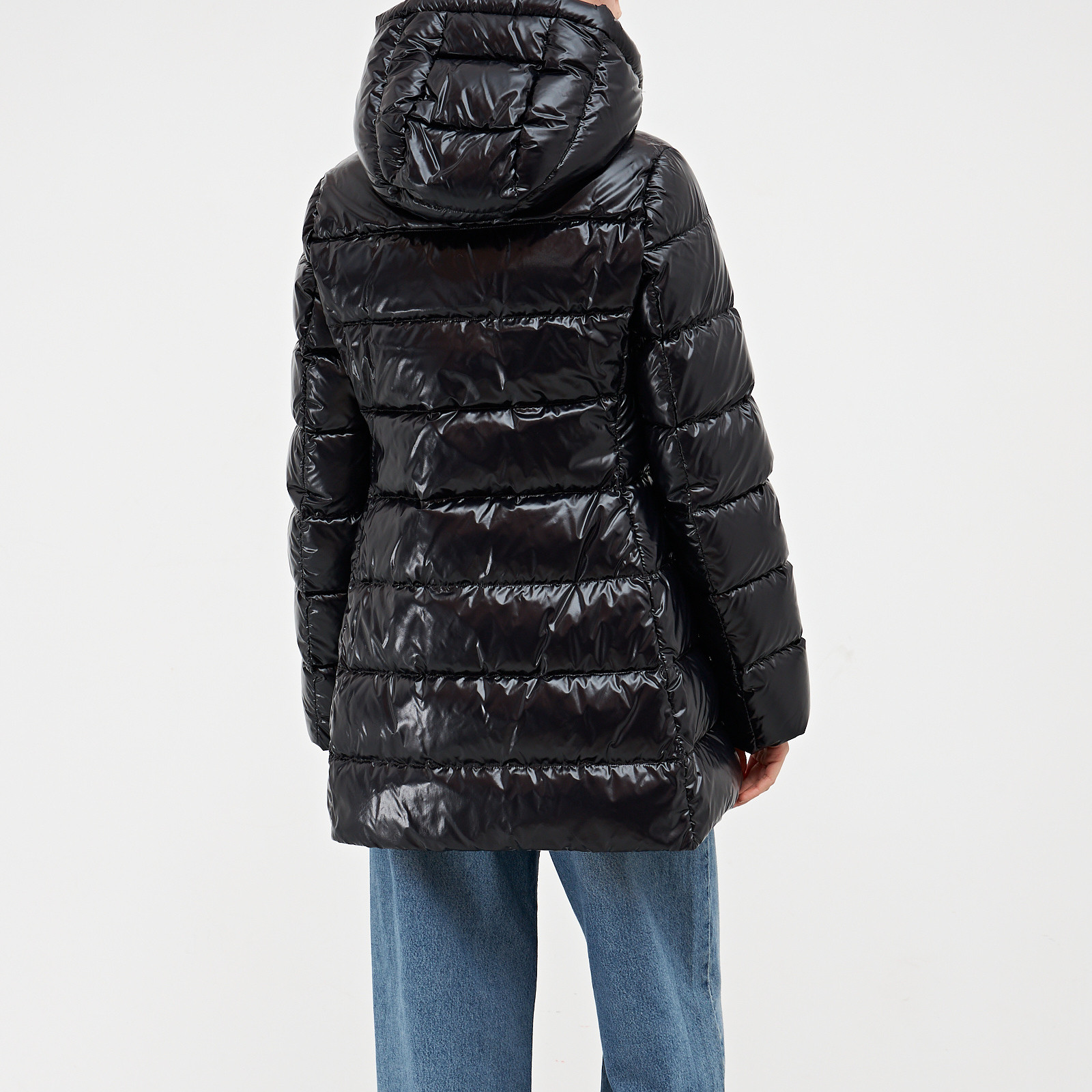 Пуховик  черного цвета Dolce&Gabbana - фото из каталога магазина брендовой одежды Second Friend Store Пуховик Dolce&Gabbana - купить оригинал в секонд-хенде SFS - 3