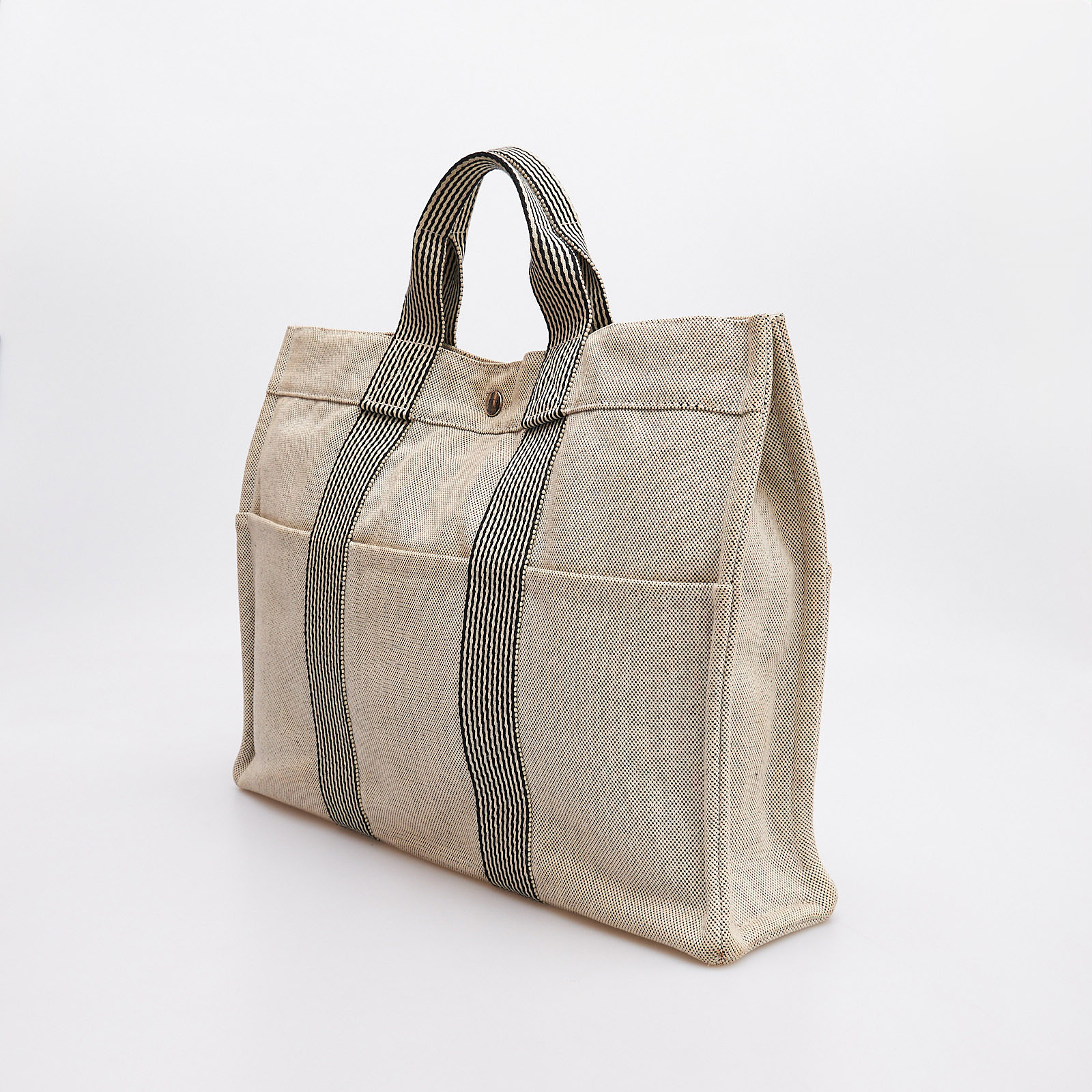 Сумка  серого цвета Hermes - фото из каталога магазина брендовой одежды Second Friend Store Сумка Hermes - купить оригинал в секонд-хенде SFS - 3