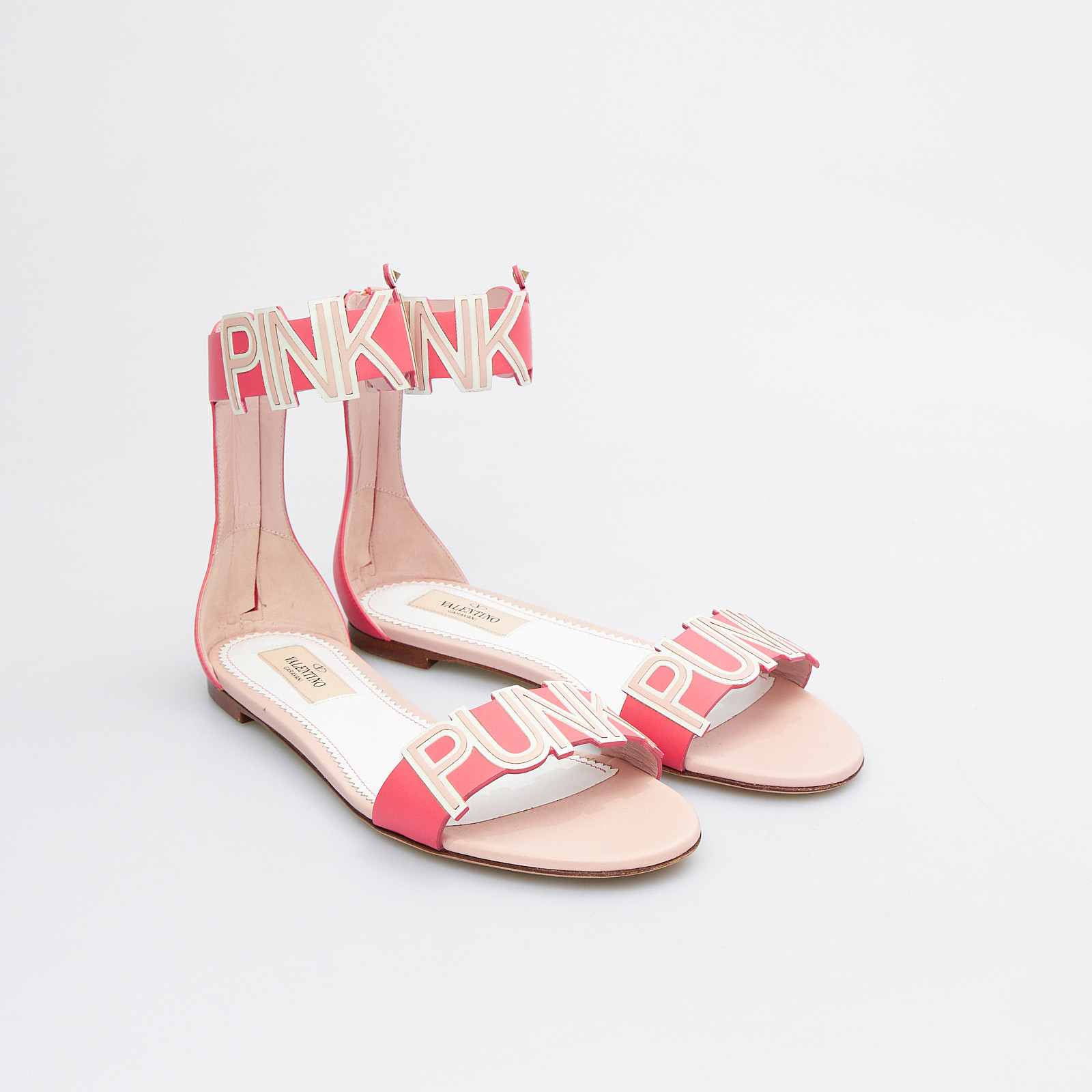 Сандалии розового цвета Valentino - фото из каталога магазина брендовой одежды Second Friend Store Сандалии Valentino - купить оригинал в секонд-хенде SFS - 2