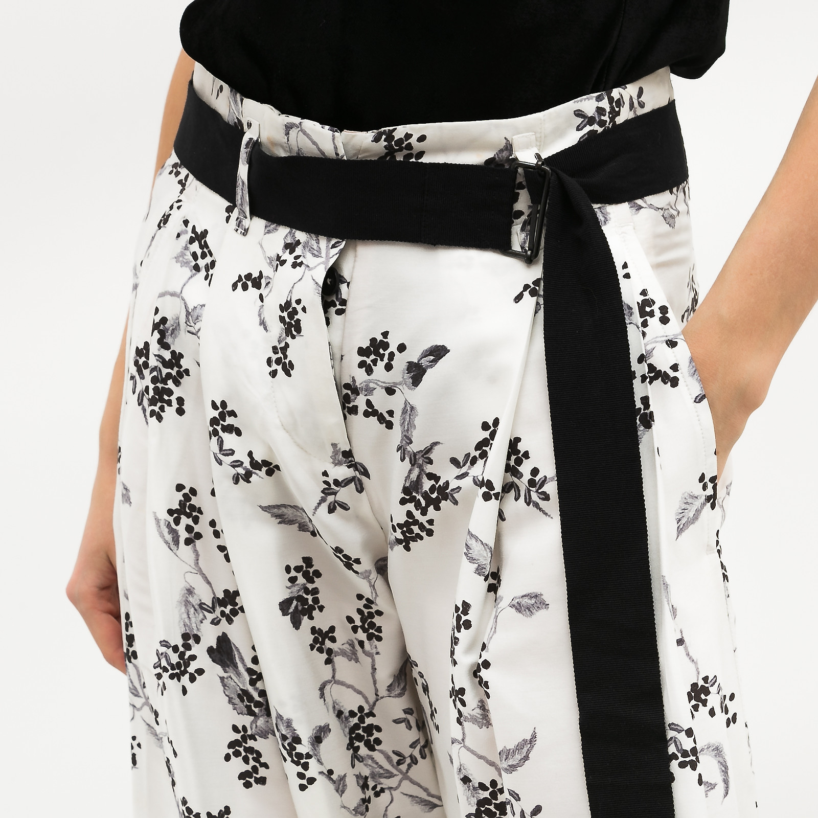 Брюки белого цвета Ann Demeulemeester - фото из каталога магазина брендовой одежды Second Friend Store Брюки Ann Demeulemeester - купить оригинал в секонд-хенде SFS - 4