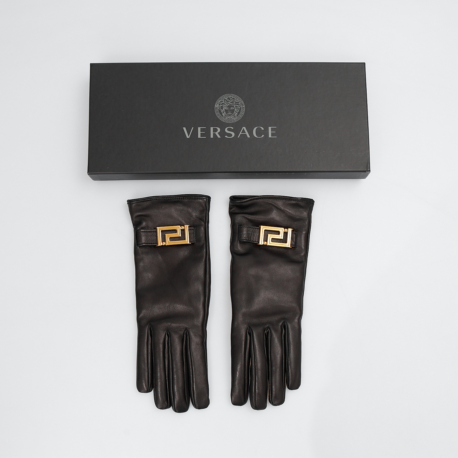 Перчатки черного цвета Versace - фото из каталога магазина брендовой одежды Second Friend Store Перчатки Versace - купить оригинал в секонд-хенде SFS - 5