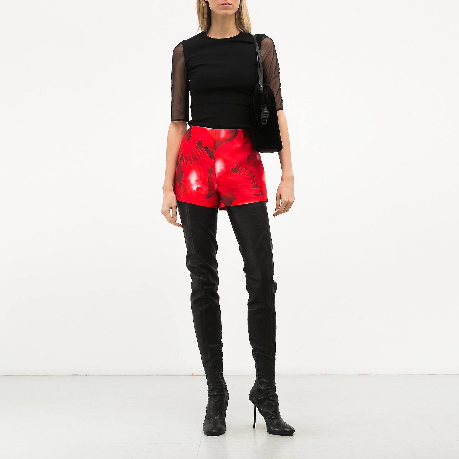 Шорты красного цвета Valentino - фото из каталога магазина брендовой одежды Second Friend Store Шорты Valentino - купить оригинал в секонд-хенде SFS - 5