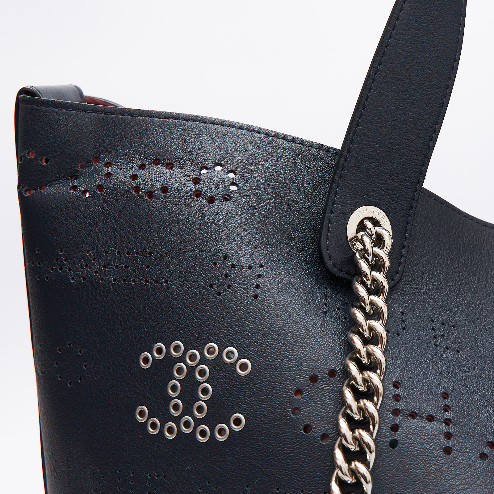 Сумка синего цвета Chanel - фото из каталога магазина брендовой одежды Second Friend Store Сумка Chanel - купить оригинал в секонд-хенде SFS - 6