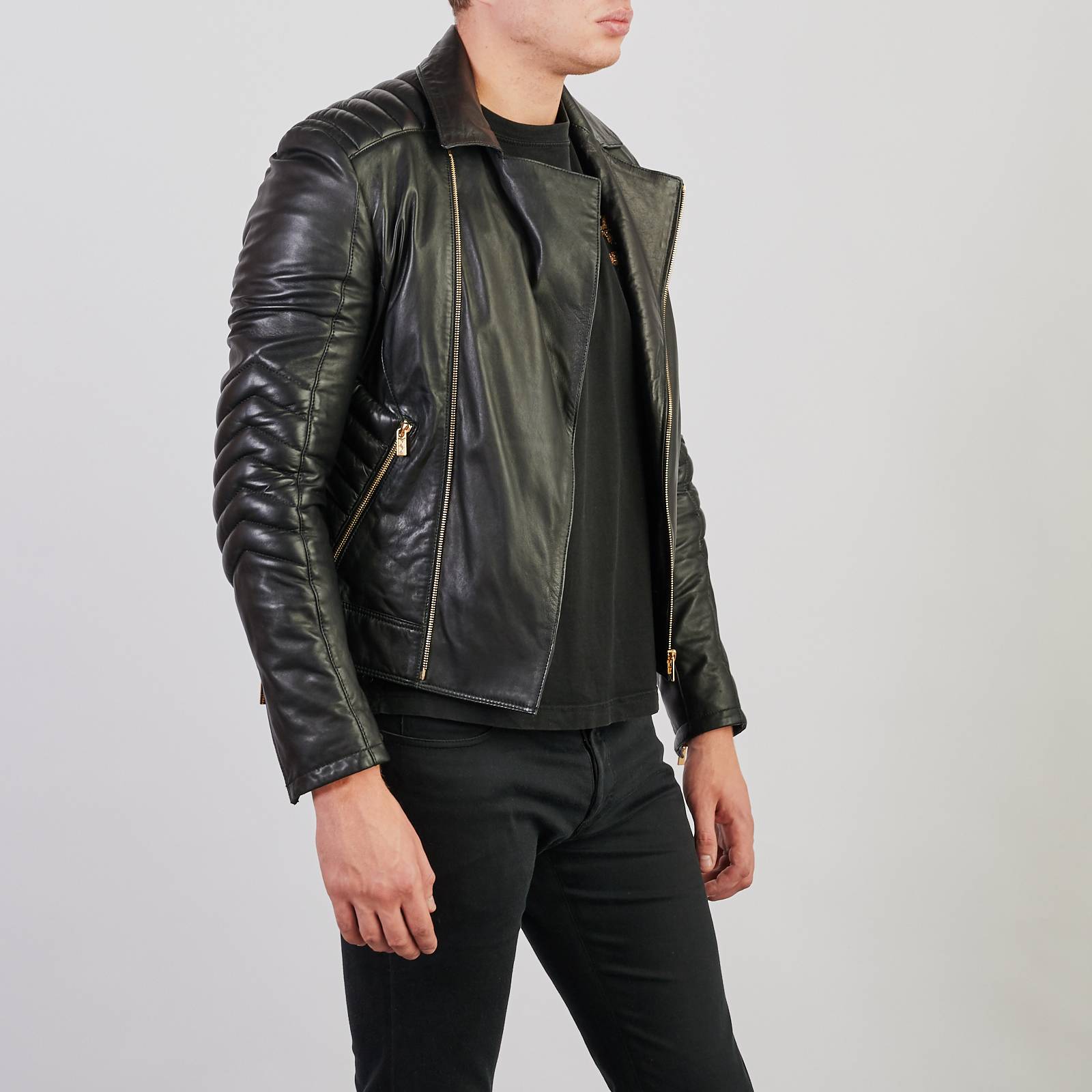 Кожаная куртка H&M & Versace - купить оригинал в секонд-хенде SFS